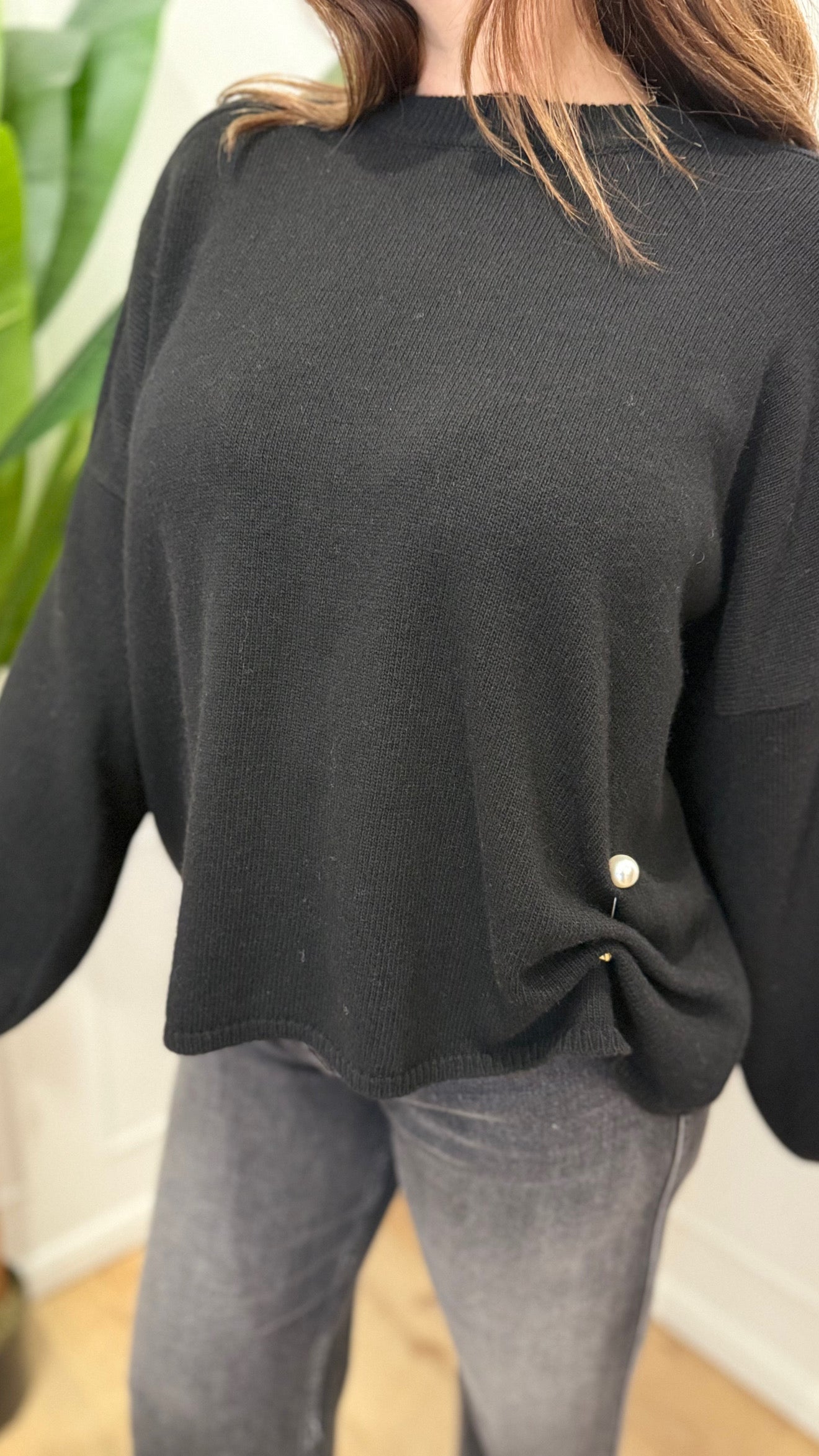 Maglia con spilla nera vicolo