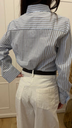 Camicia azzurra a righe con bottone gioiello Susy mix