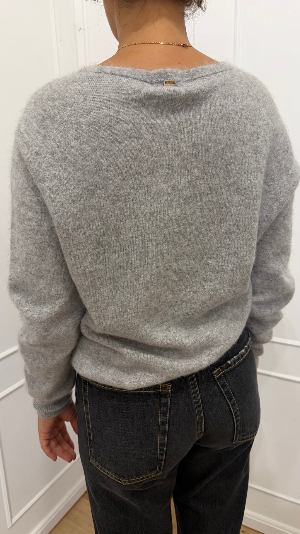 Maglia grigio scollo a V lana/cashmere senza cuciture