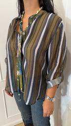 Camicia nomad con collana righe blu panna e verde  Haveone