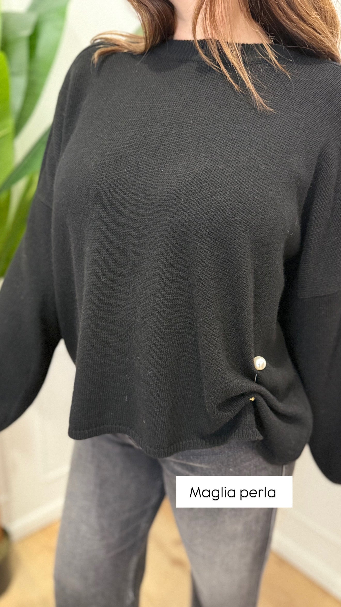 Maglia con spilla nera vicolo