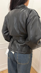 GIACCA SPALLONI SIMILPELLE NERA CON CINTURA HAVEONE