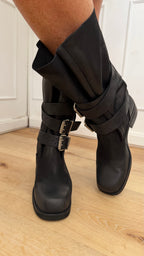 Biker Nabuk nero con fibbia argento Divine Follie