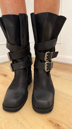 Biker Nabuk nero con fibbia argento Divine Follie