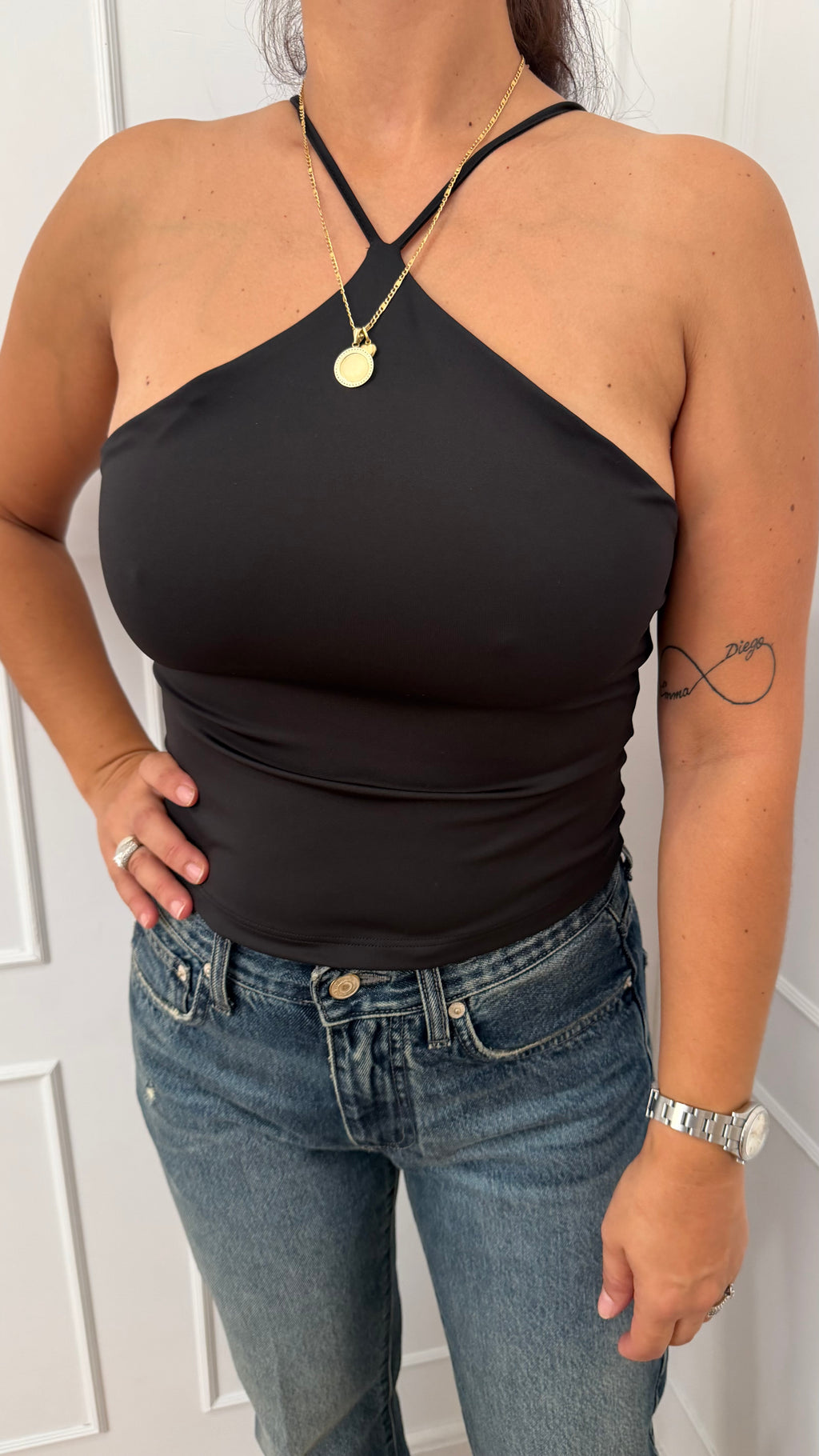 Top Cross elasticizzato nero con scollo America Vicolo