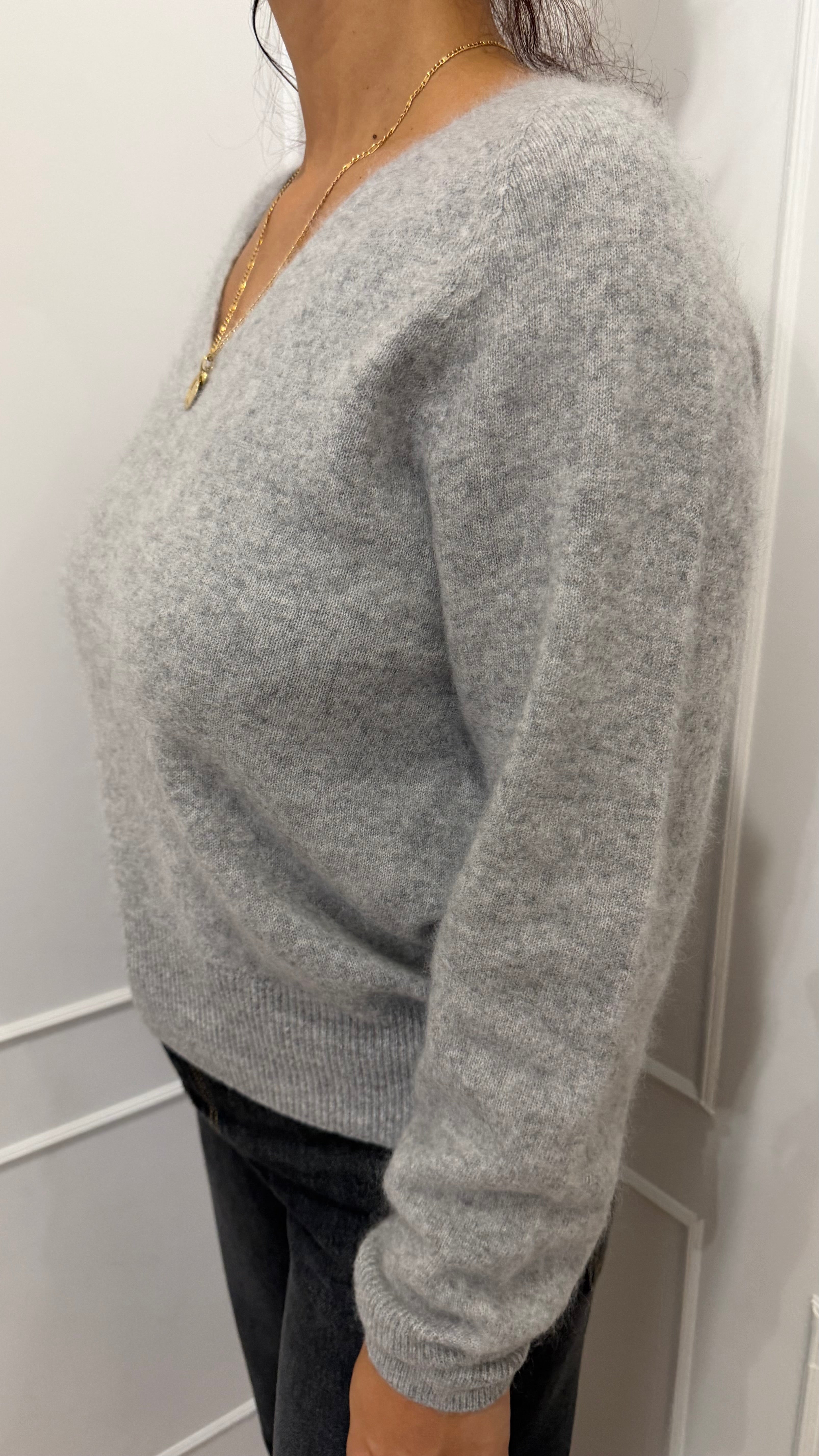 Maglia grigio scollo a V lana/cashmere senza cuciture