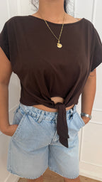 CROP top nodo marrone vicolo