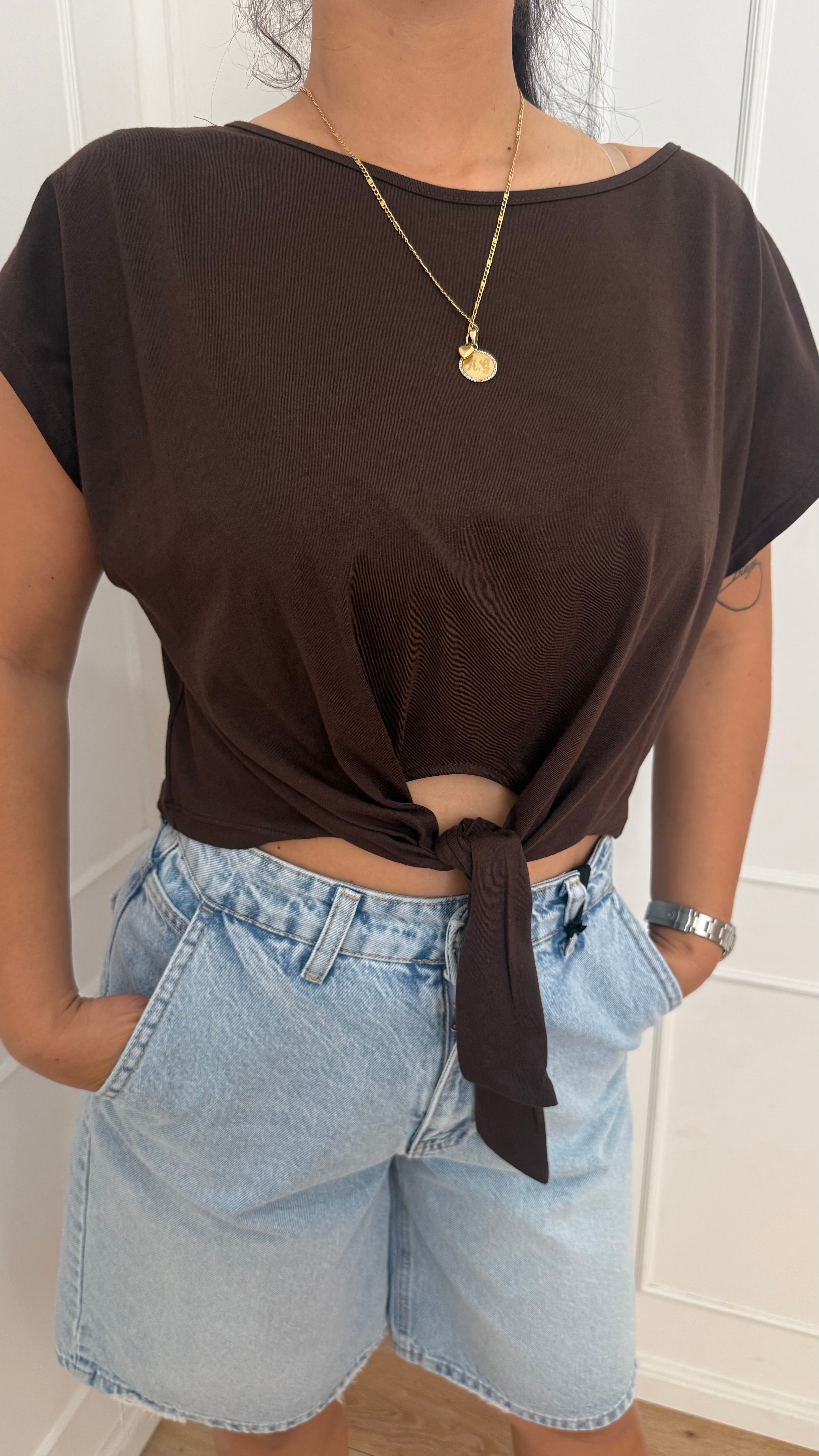 CROP top nodo marrone vicolo