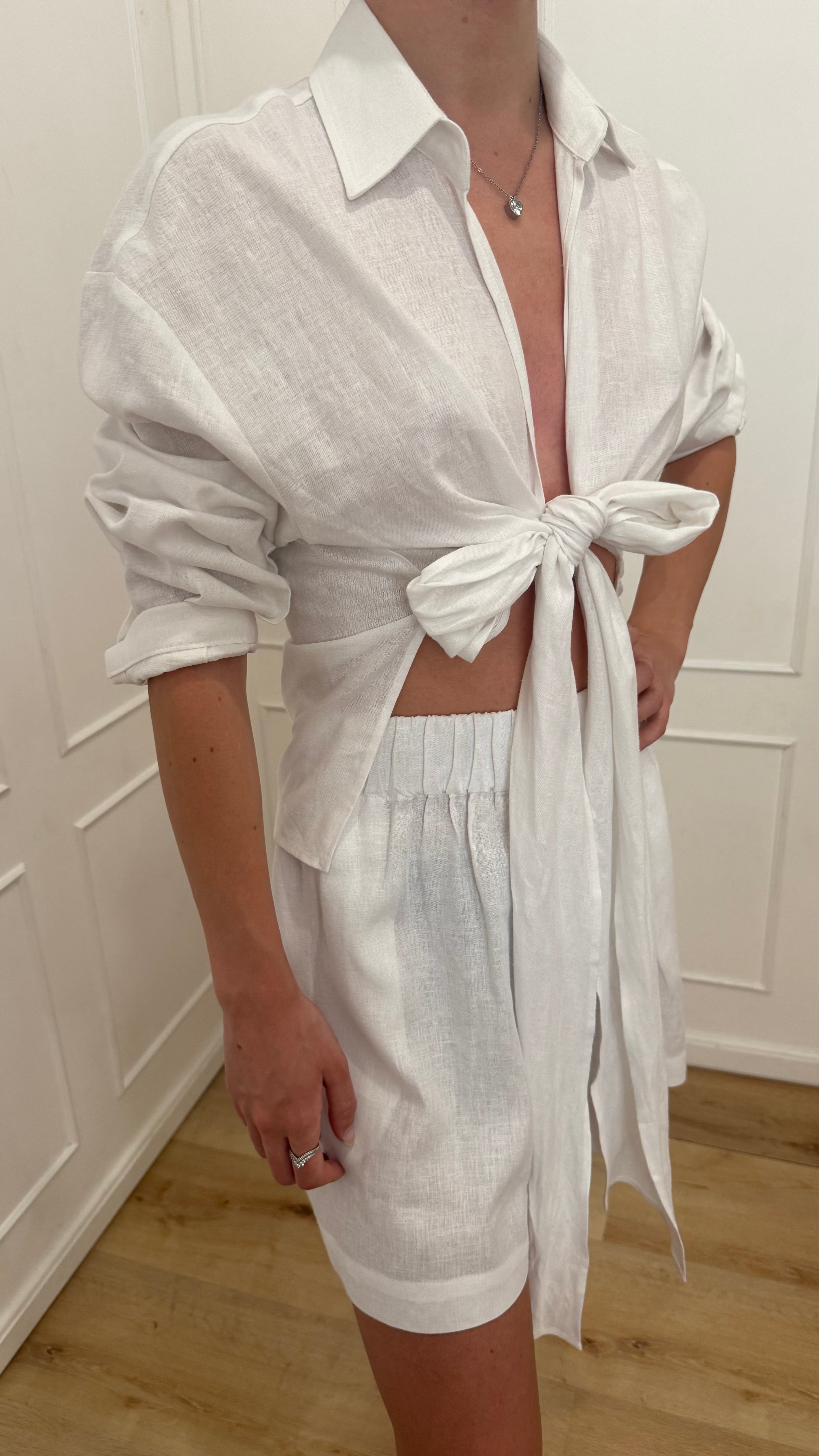 Camicia corta in lino con nodo bianca Hinnominate