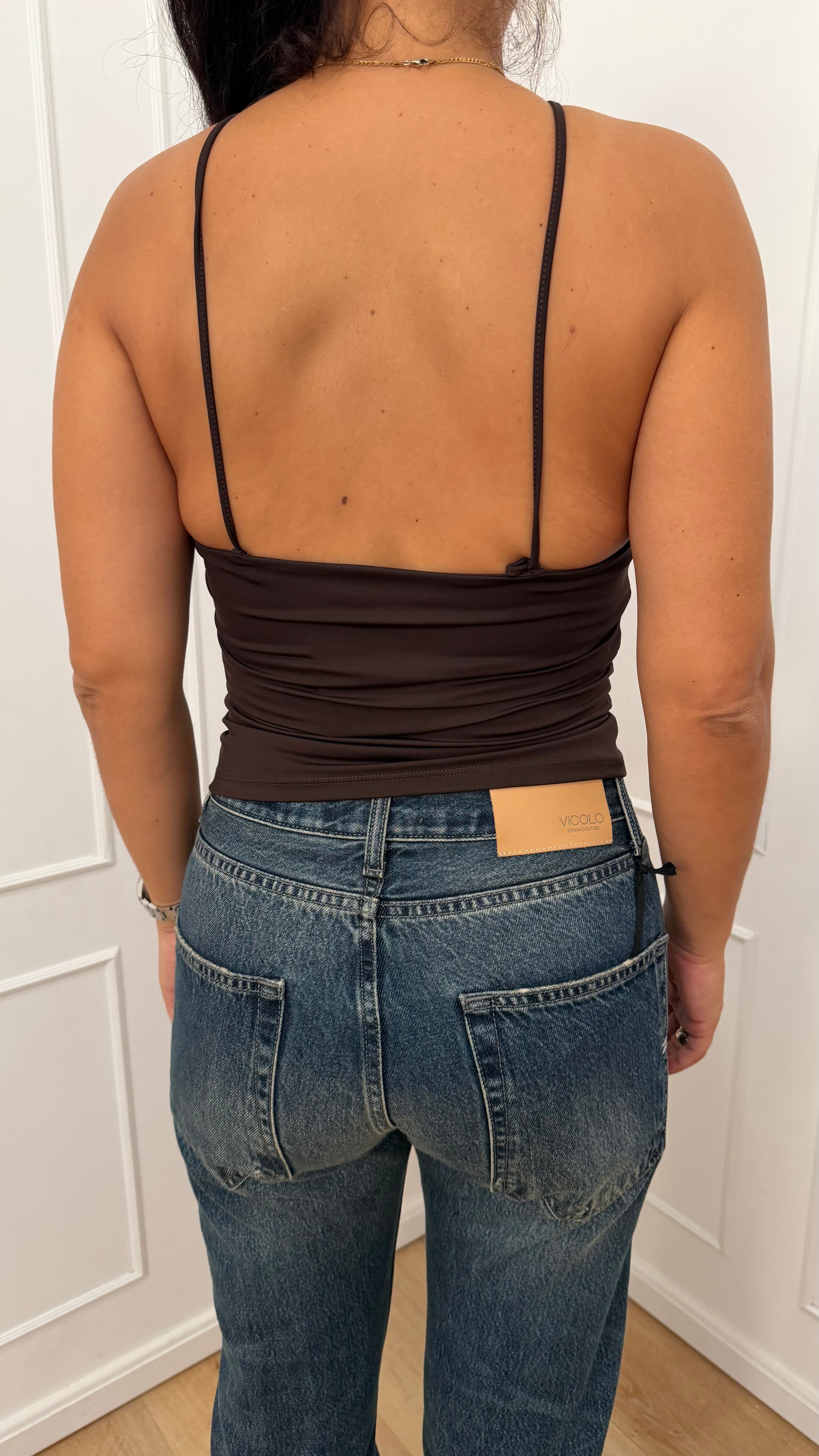 Top Cross elasticizzato moro con scollo America Vicolo
