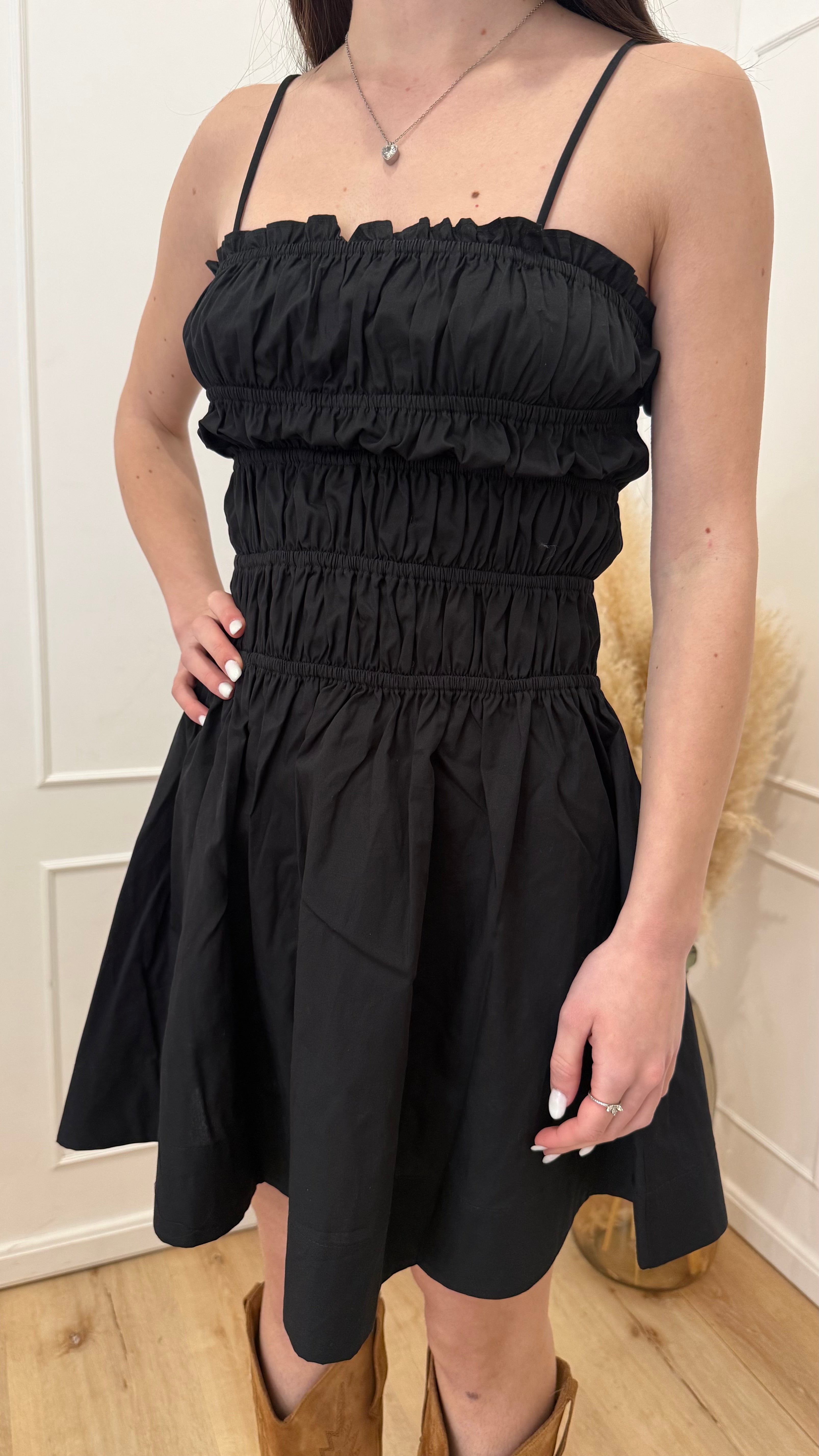 Abito corto nero con Laccini Glamorous