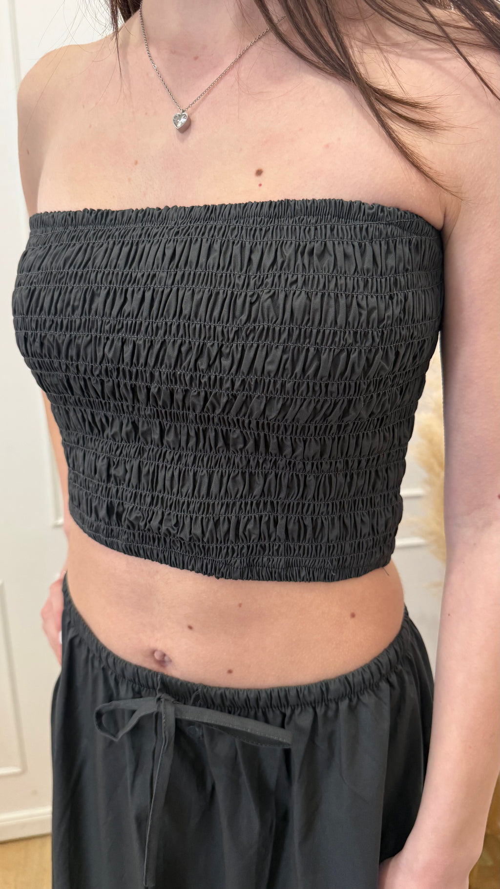 Top corto arricciato grigio  Glamorous