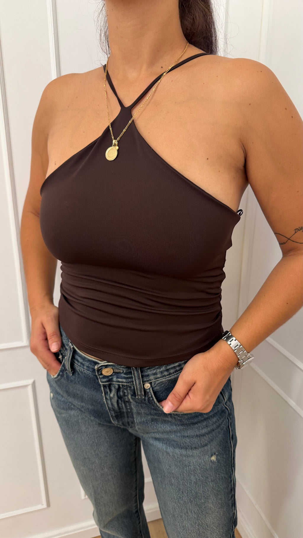 Top Cross elasticizzato moro con scollo America Vicolo
