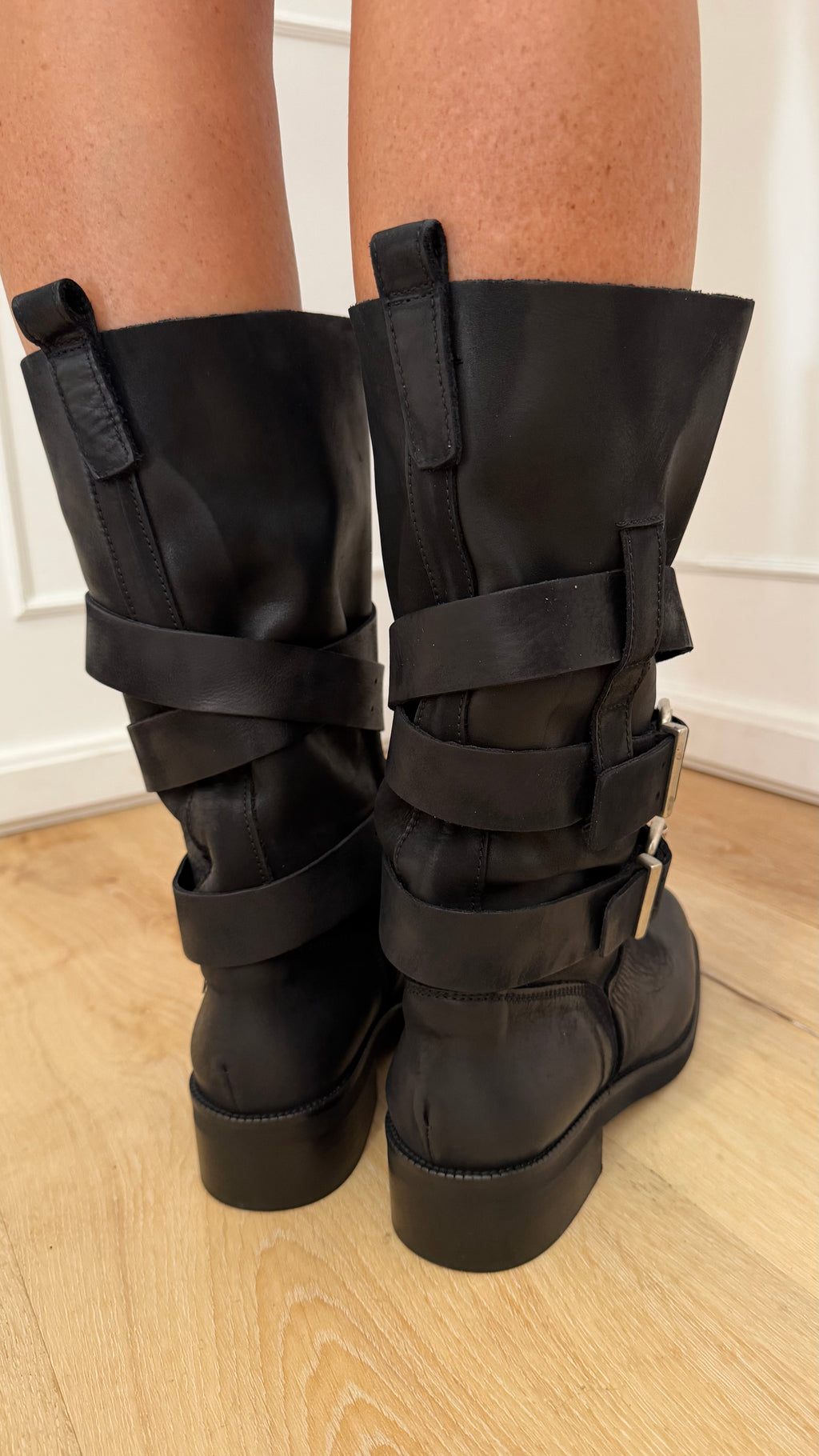 Biker Nabuk nero con fibbia argento Divine Follie