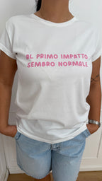 T shirt al primo impatto sembro normale vicolo