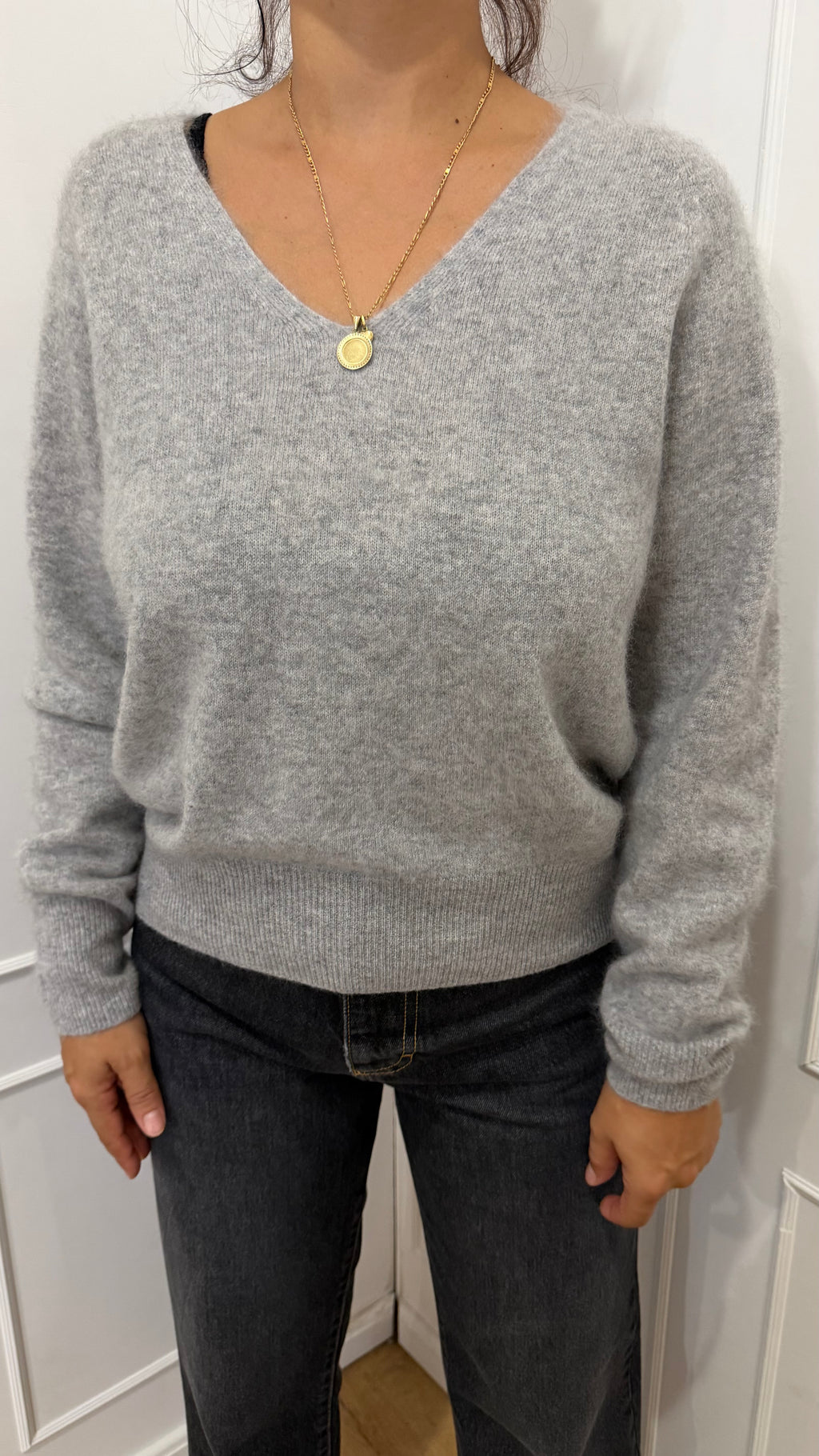 Maglia grigio scollo a V lana/cashmere senza cuciture