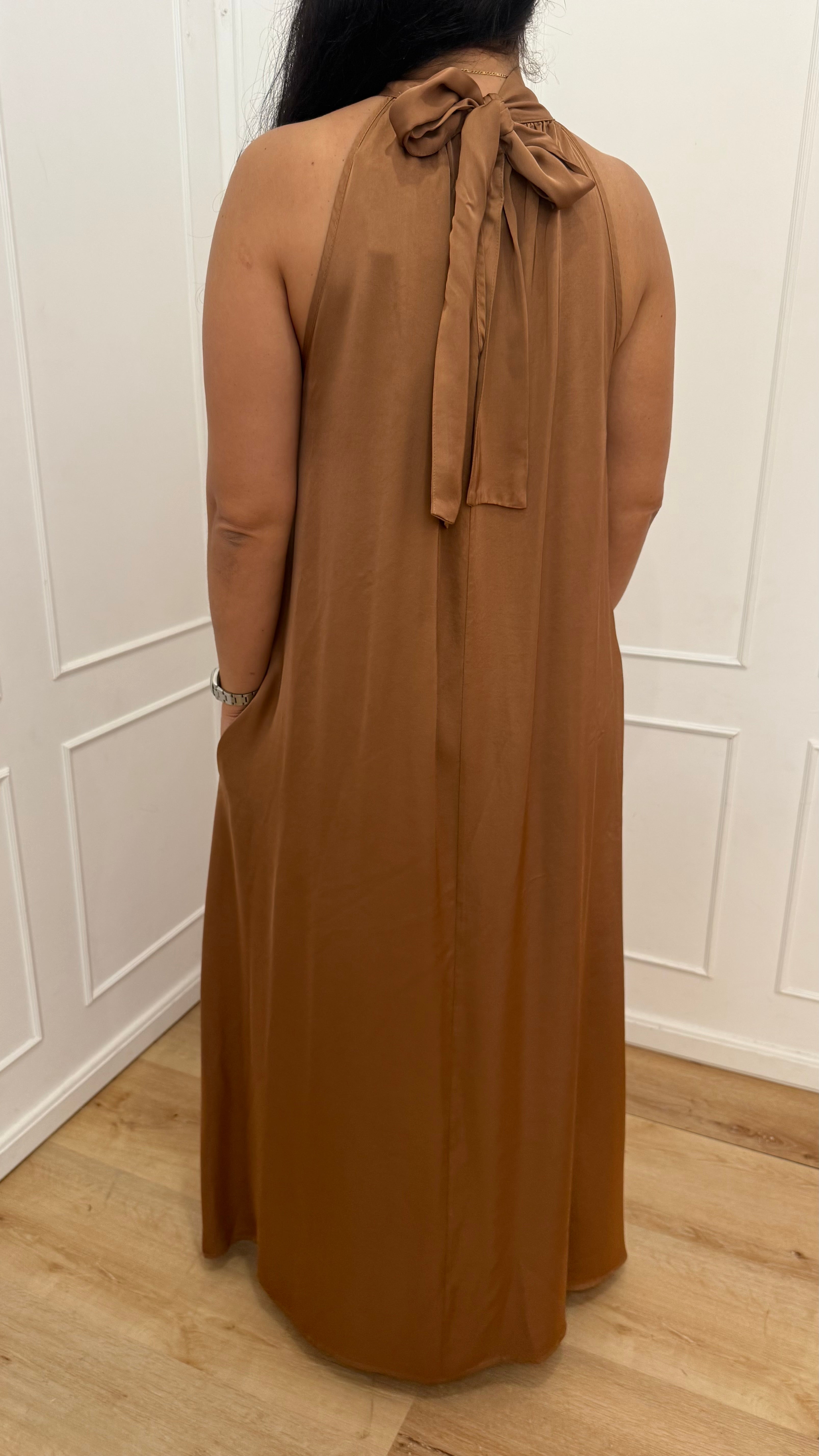 Vestito lungo fiocco sul collo bronzo vicolo