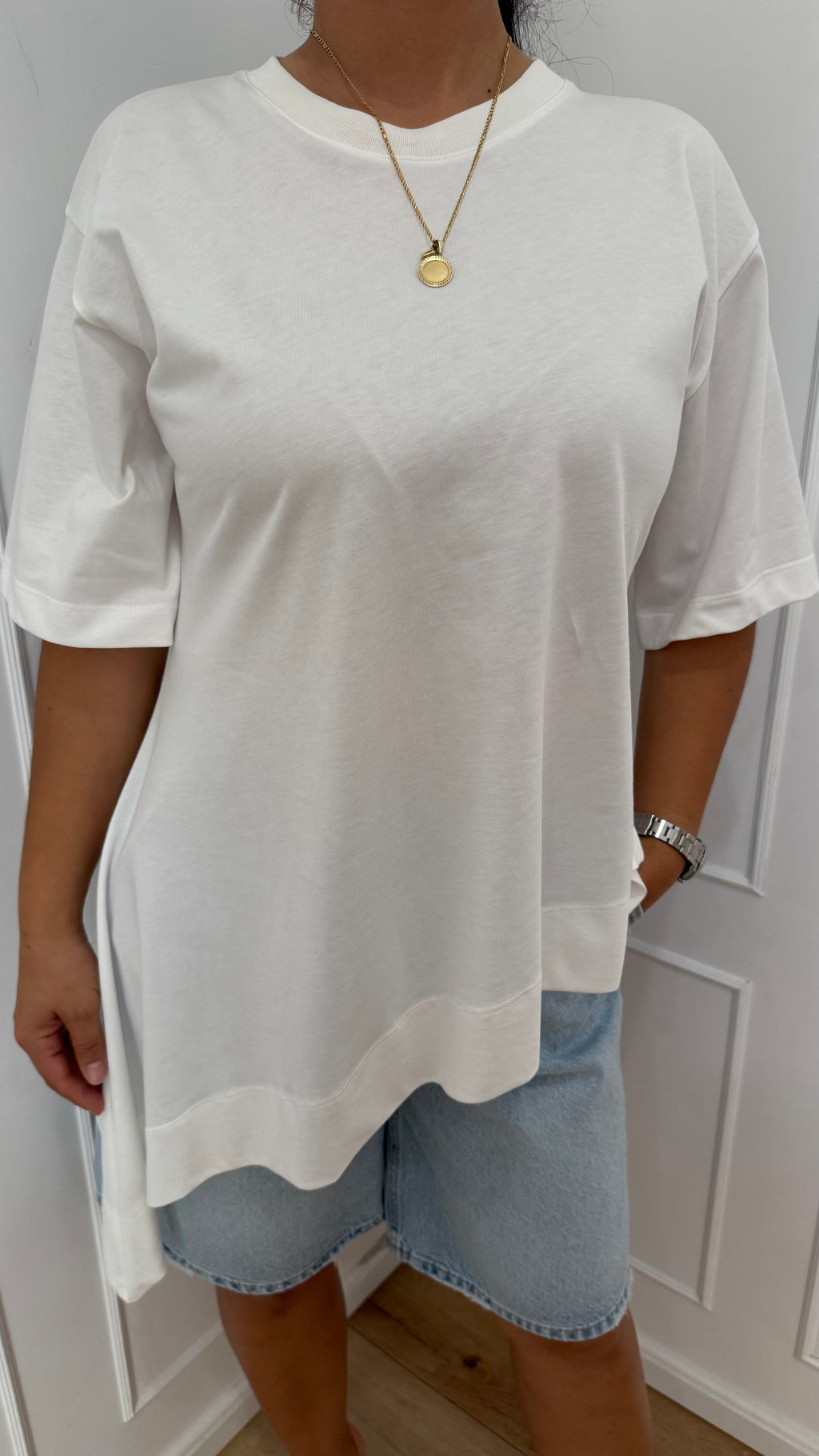 T shirt asimmetrica con punta vicolo
