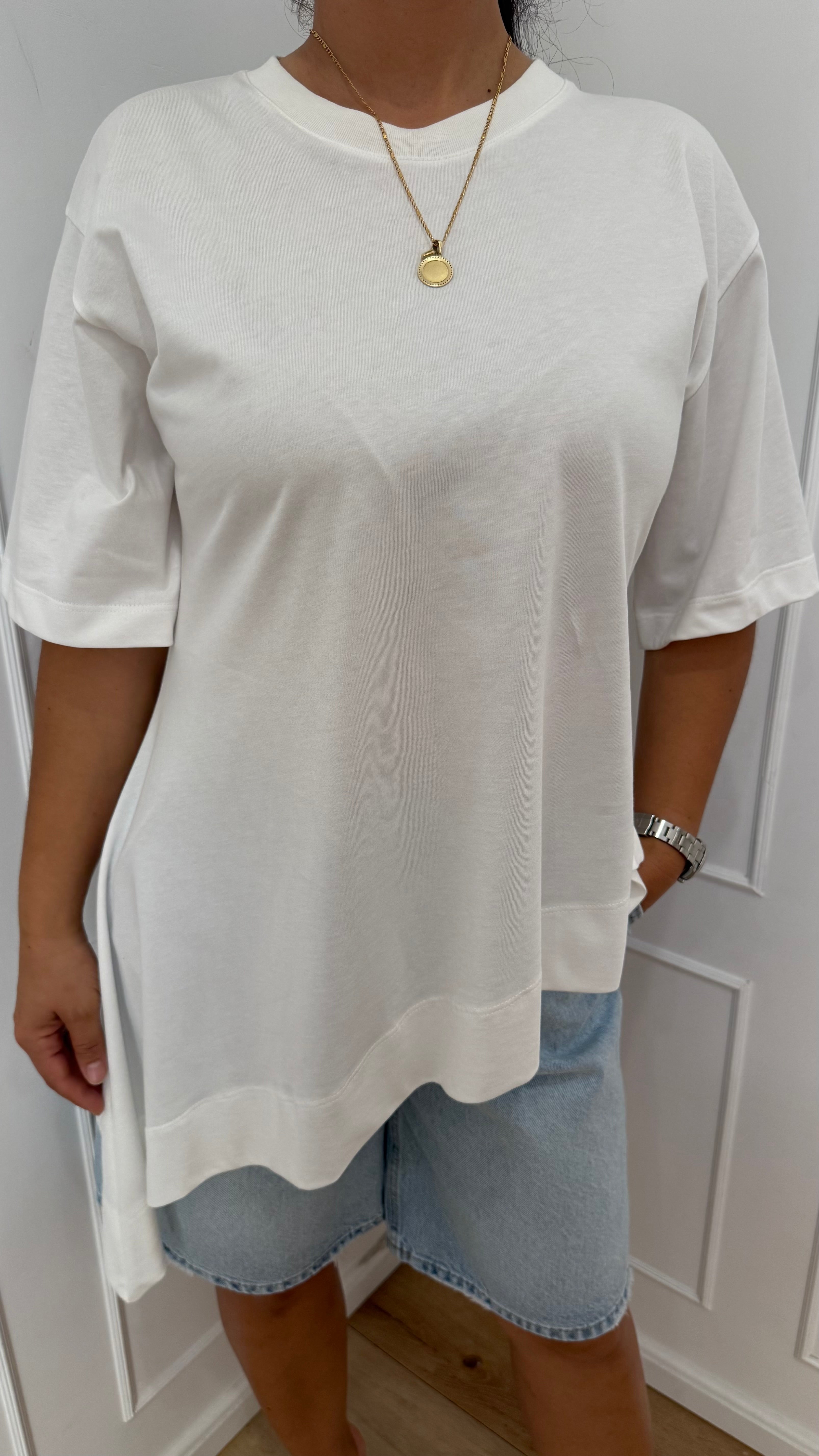 T shirt asimmetrica con punta vicolo