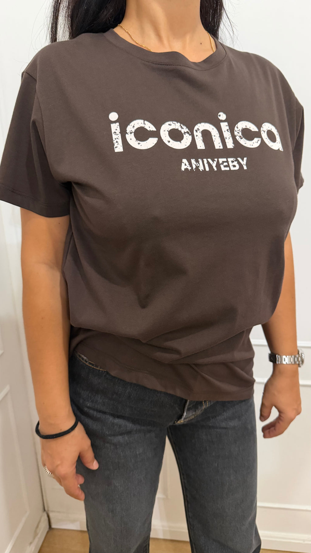 Iconica Tess Aniye By