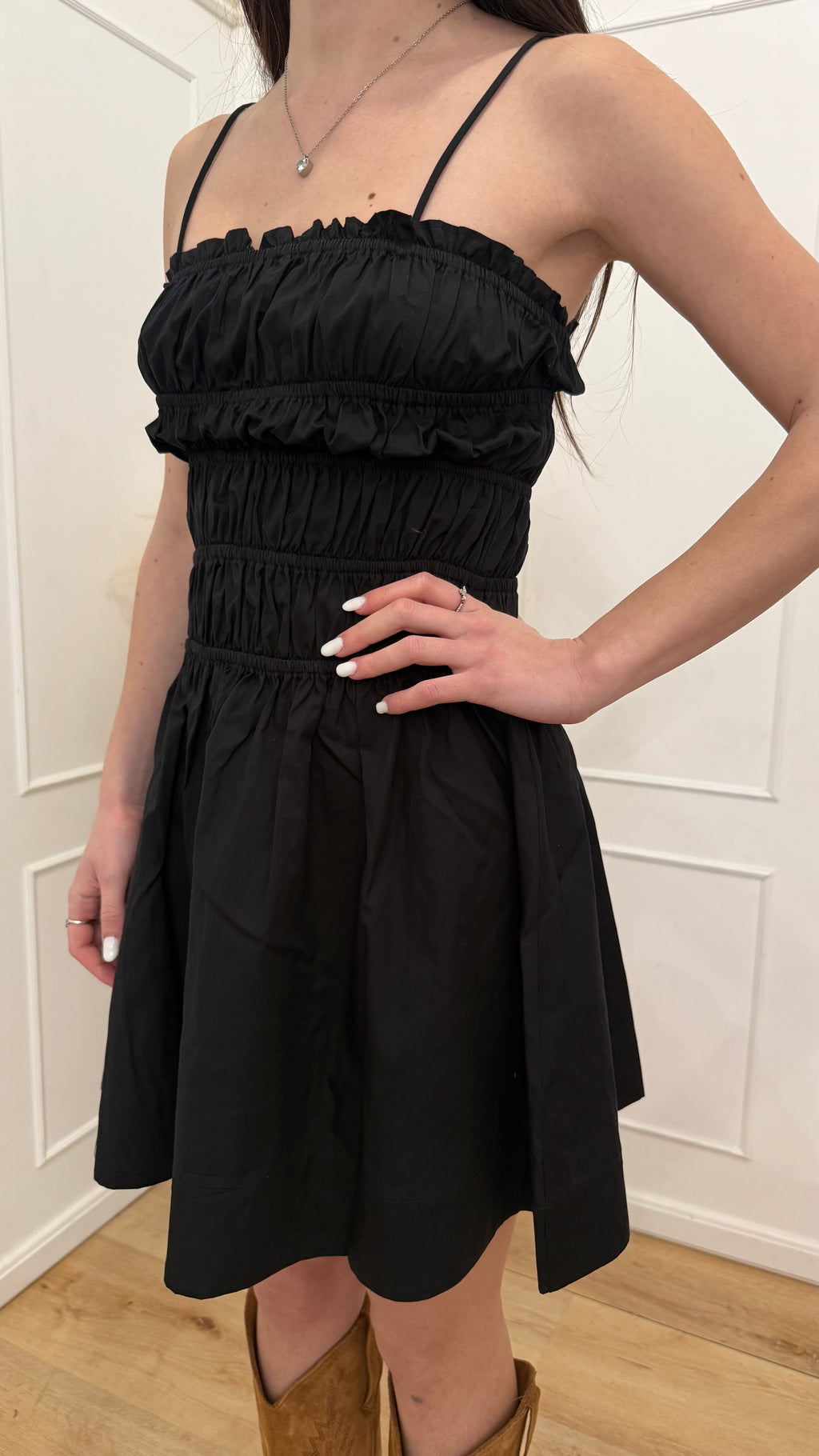 Abito corto nero con Laccini Glamorous