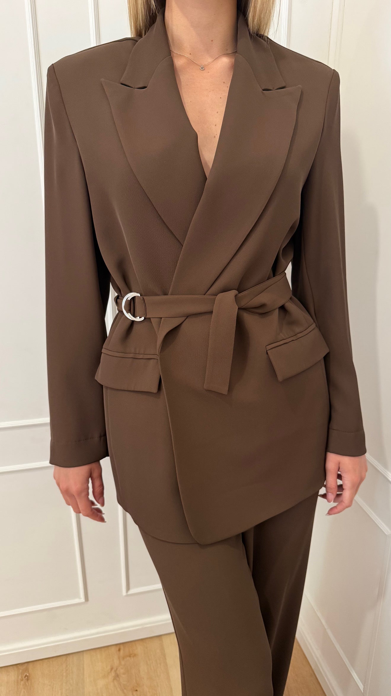 Tailleur con cintura moro kontatto