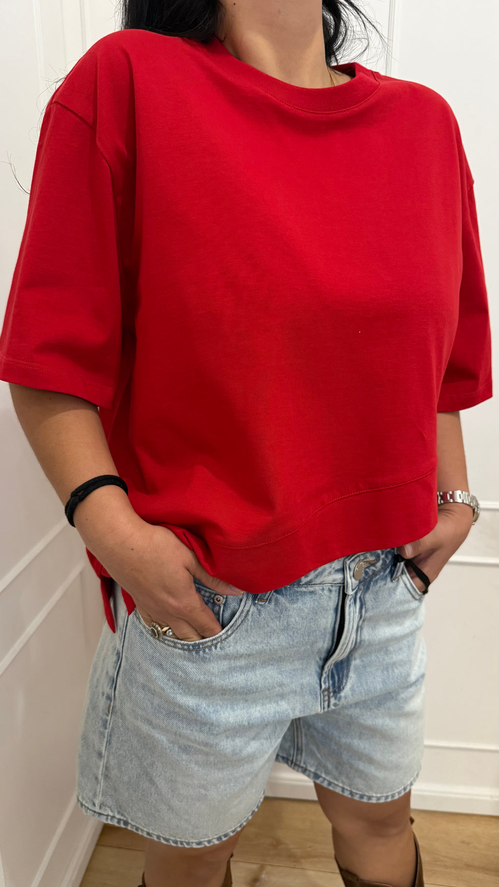 T-shirt rossa con punta laterale Vicolo