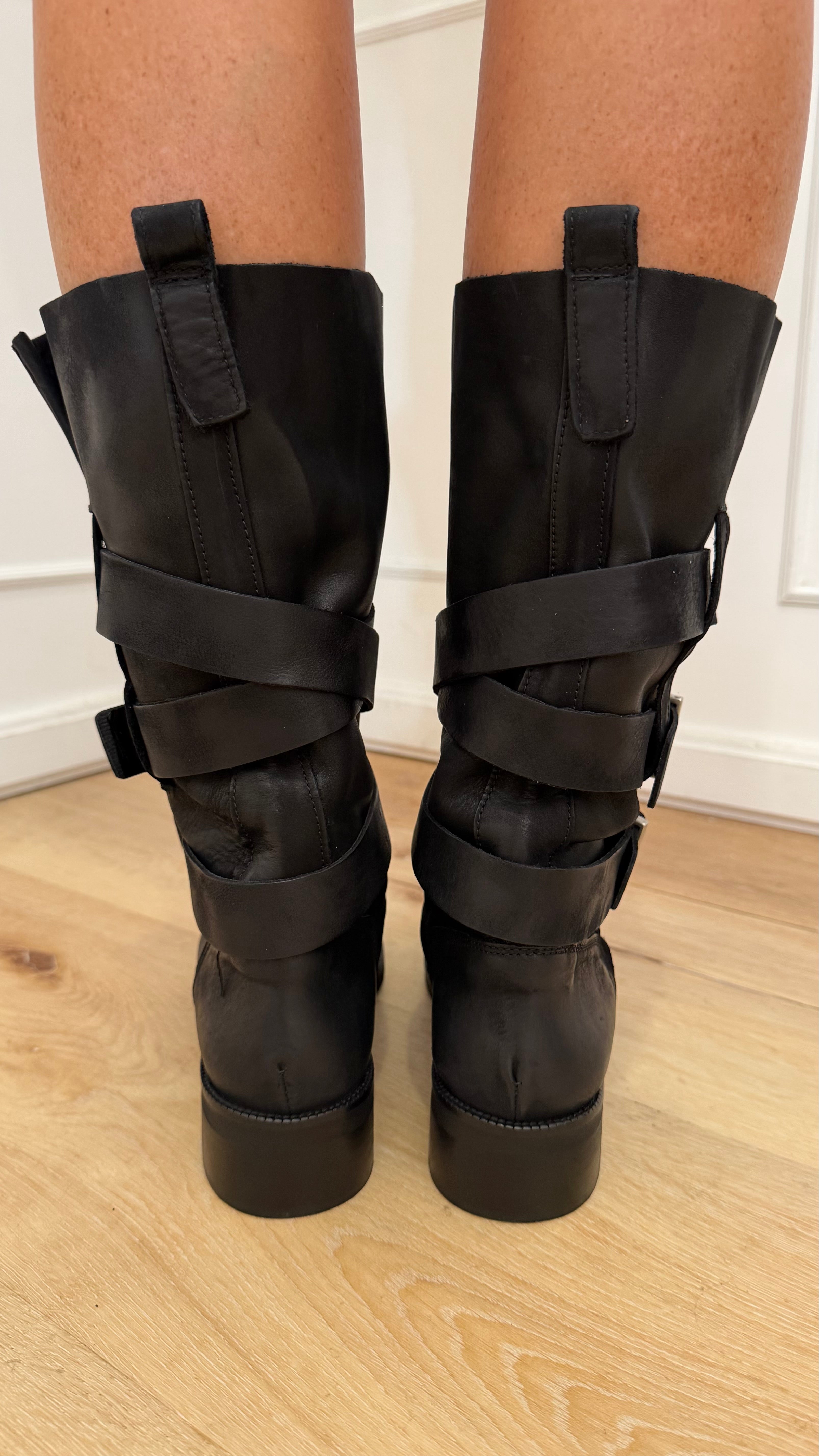 Biker Nabuk nero con fibbia argento Divine Follie