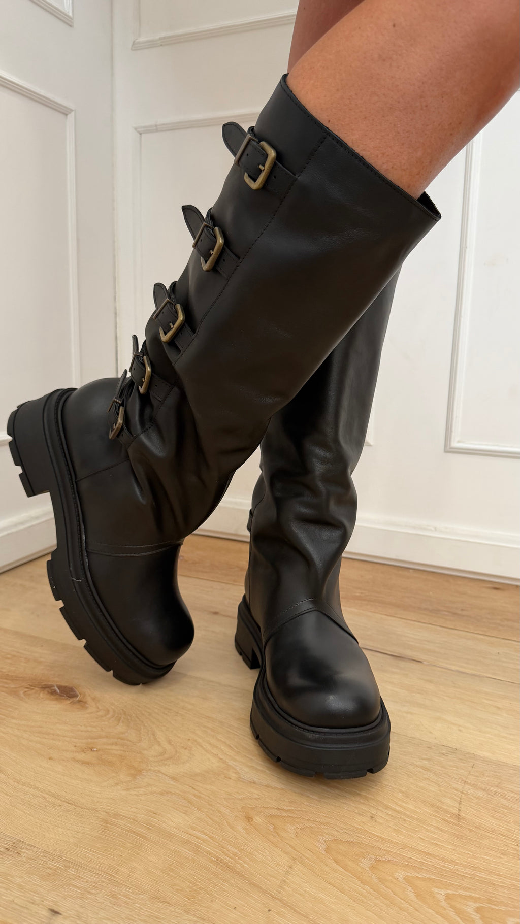 Anfibio alti con fibbie limite edition Divine Follie