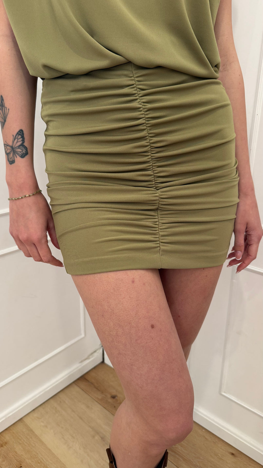 Minigonna arricciata verde oliva  kontatto
