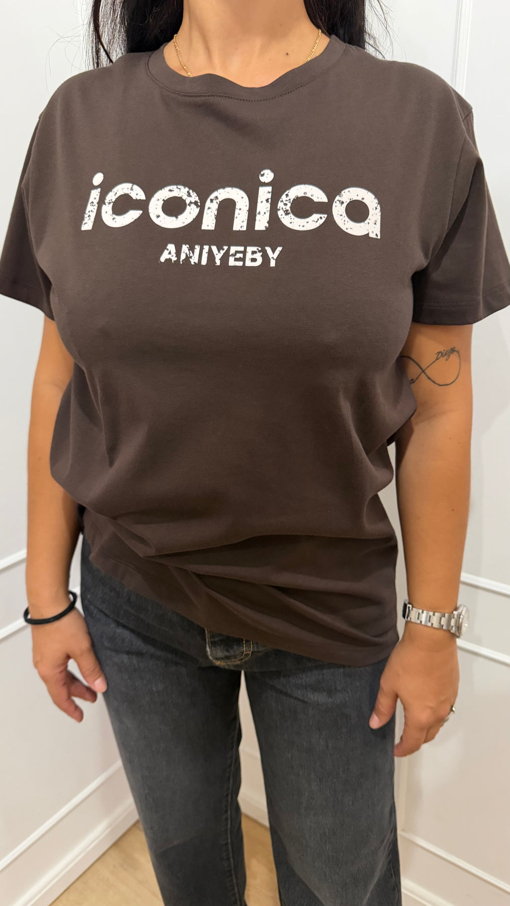 Iconica Tess Aniye By