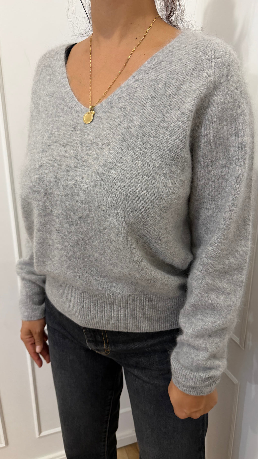 Maglia grigio scollo a V lana/cashmere senza cuciture