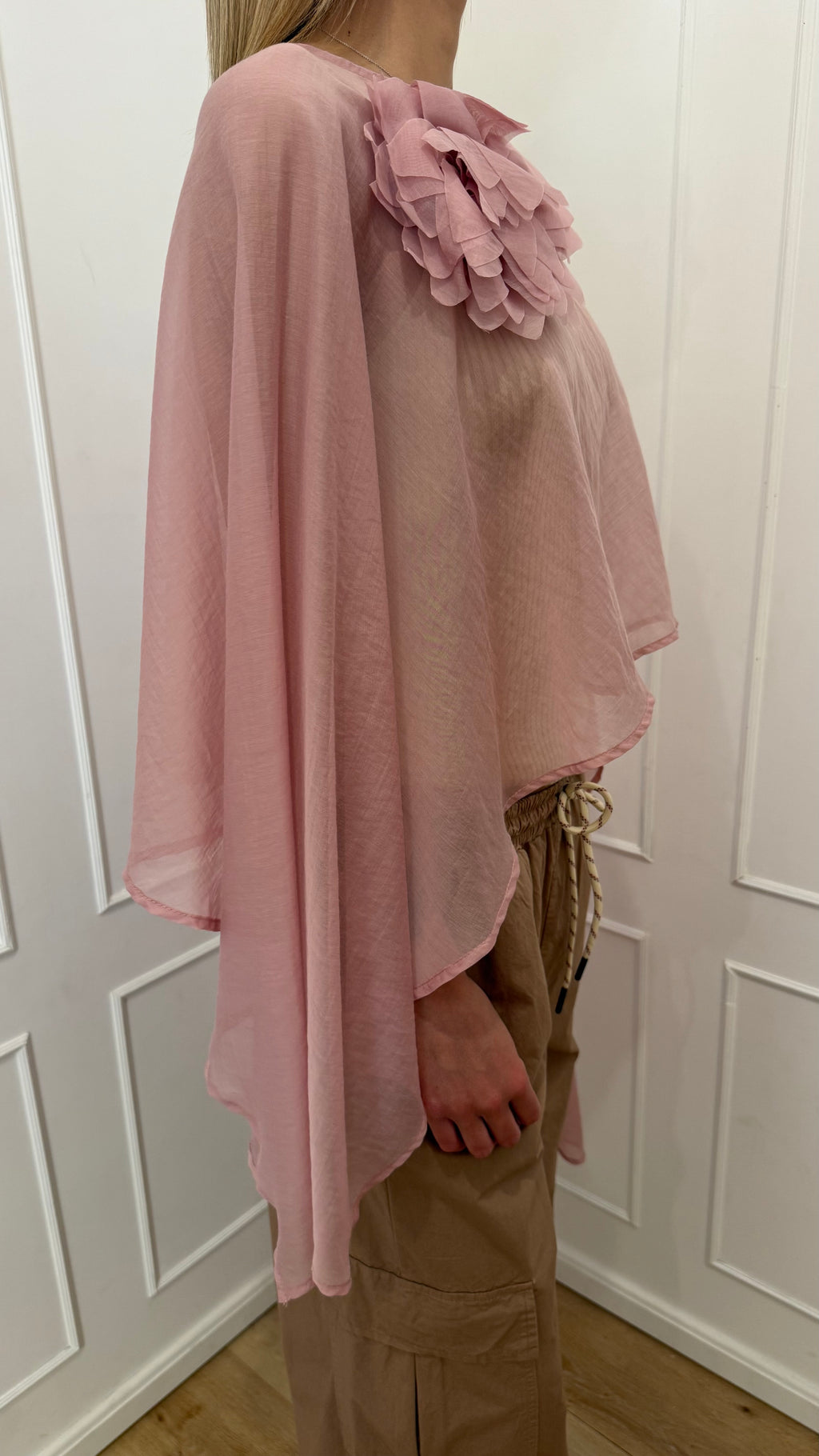 Mantella chiffon petalo kontatto