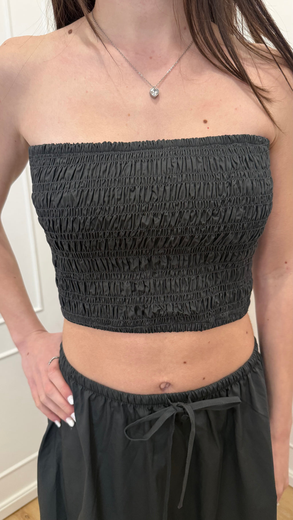 Top corto arricciato grigio  Glamorous