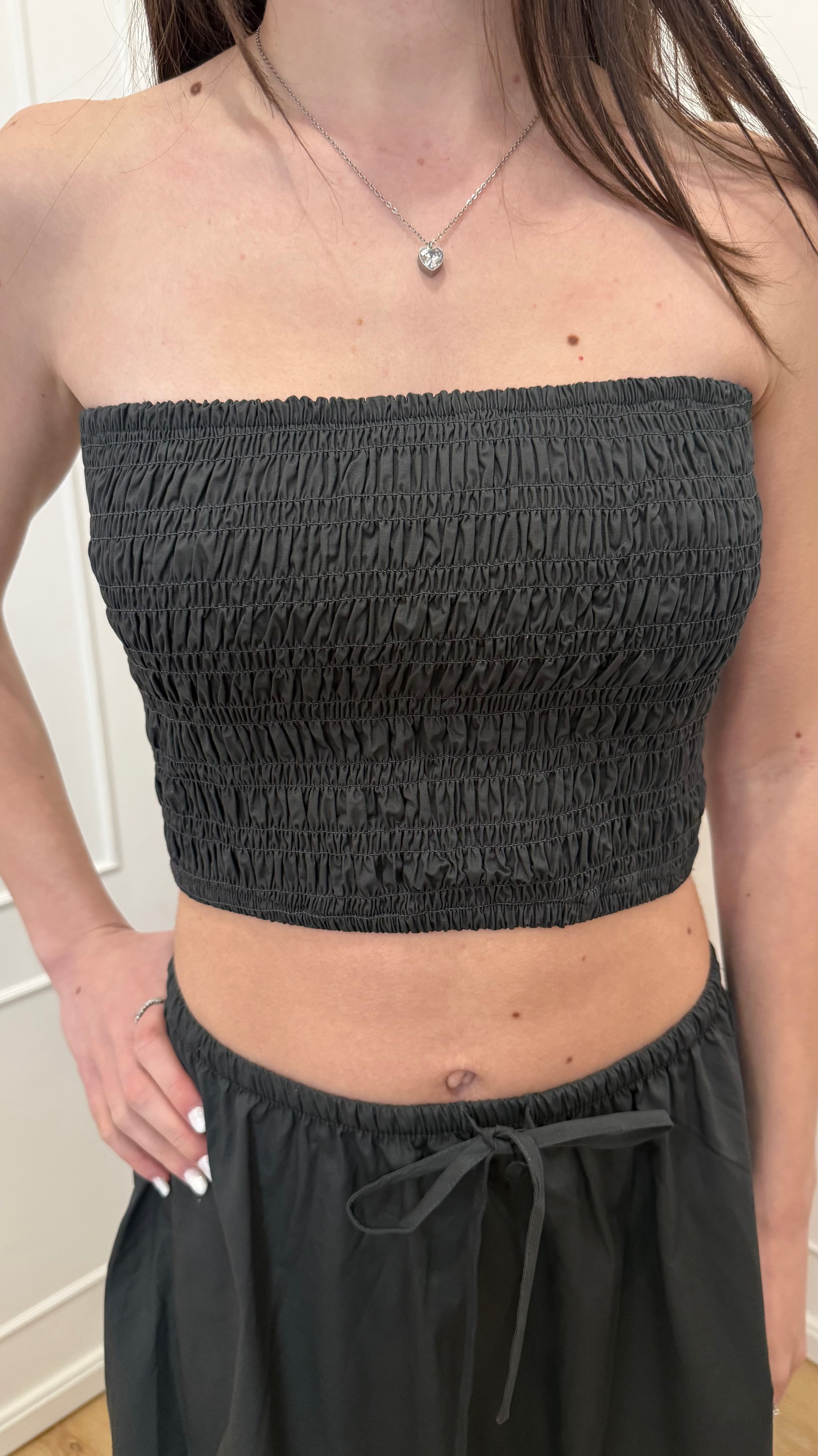 Top corto arricciato grigio  Glamorous