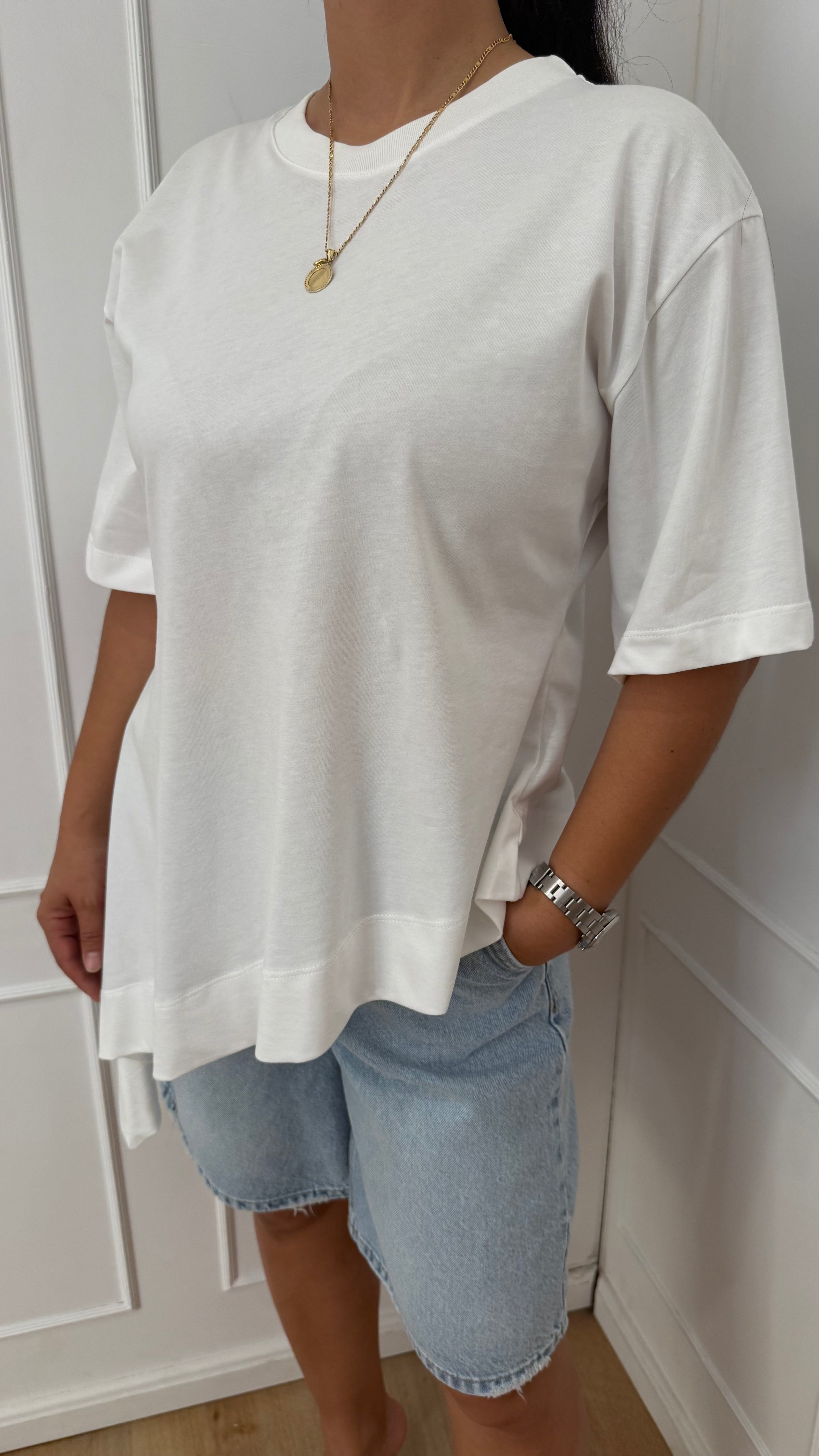 T shirt asimmetrica con punta vicolo