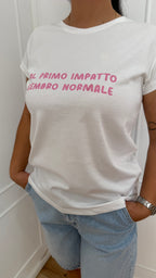 T shirt al primo impatto sembro normale vicolo