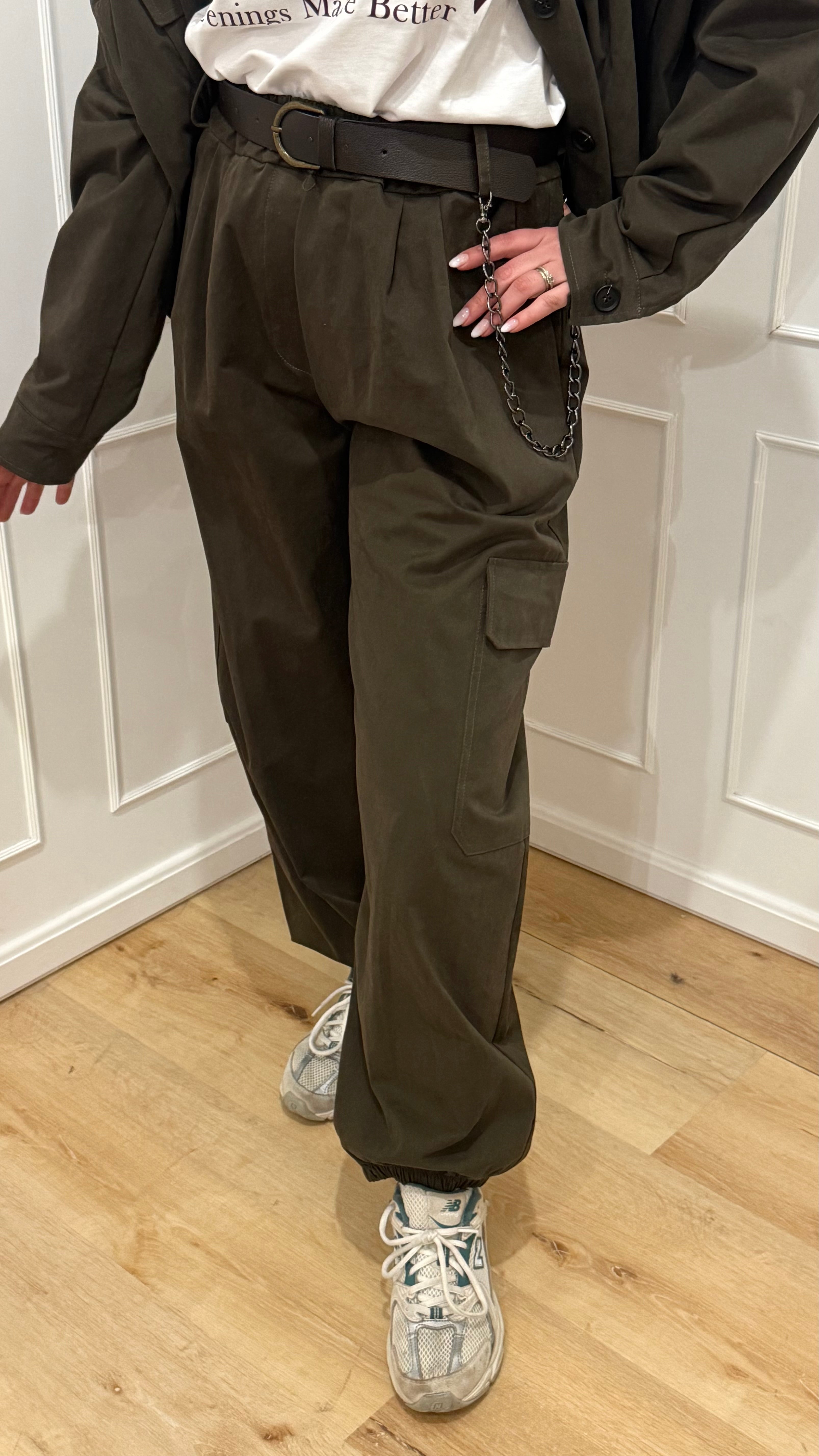 Pantalone cargo moro con catena vicolo