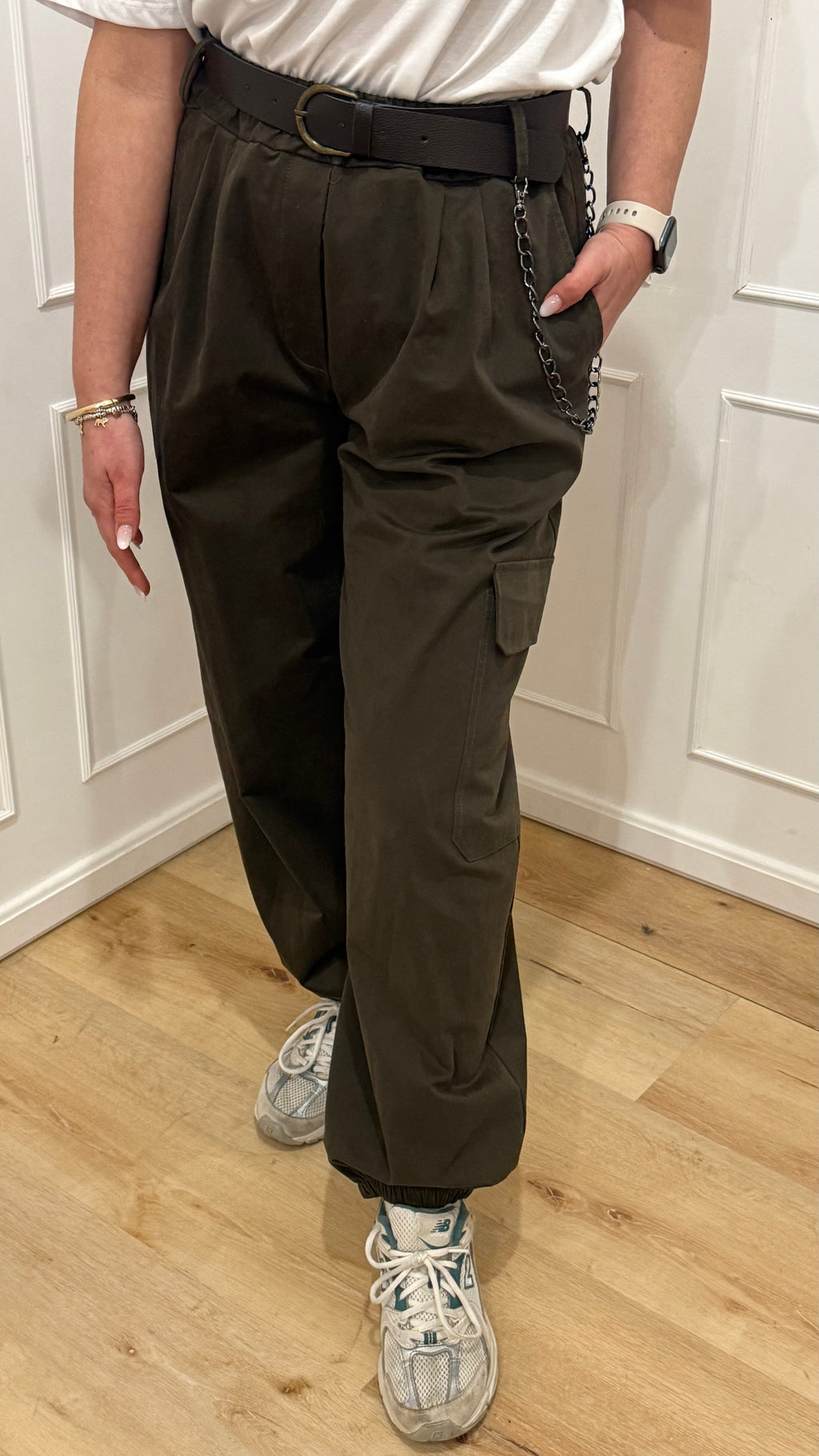 Pantalone cargo moro con catena vicolo