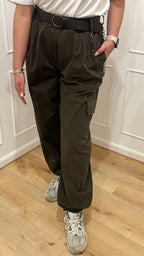Pantalone cargo moro con catena vicolo