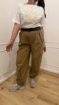 Pantalone cargo cammello con catena vicolo