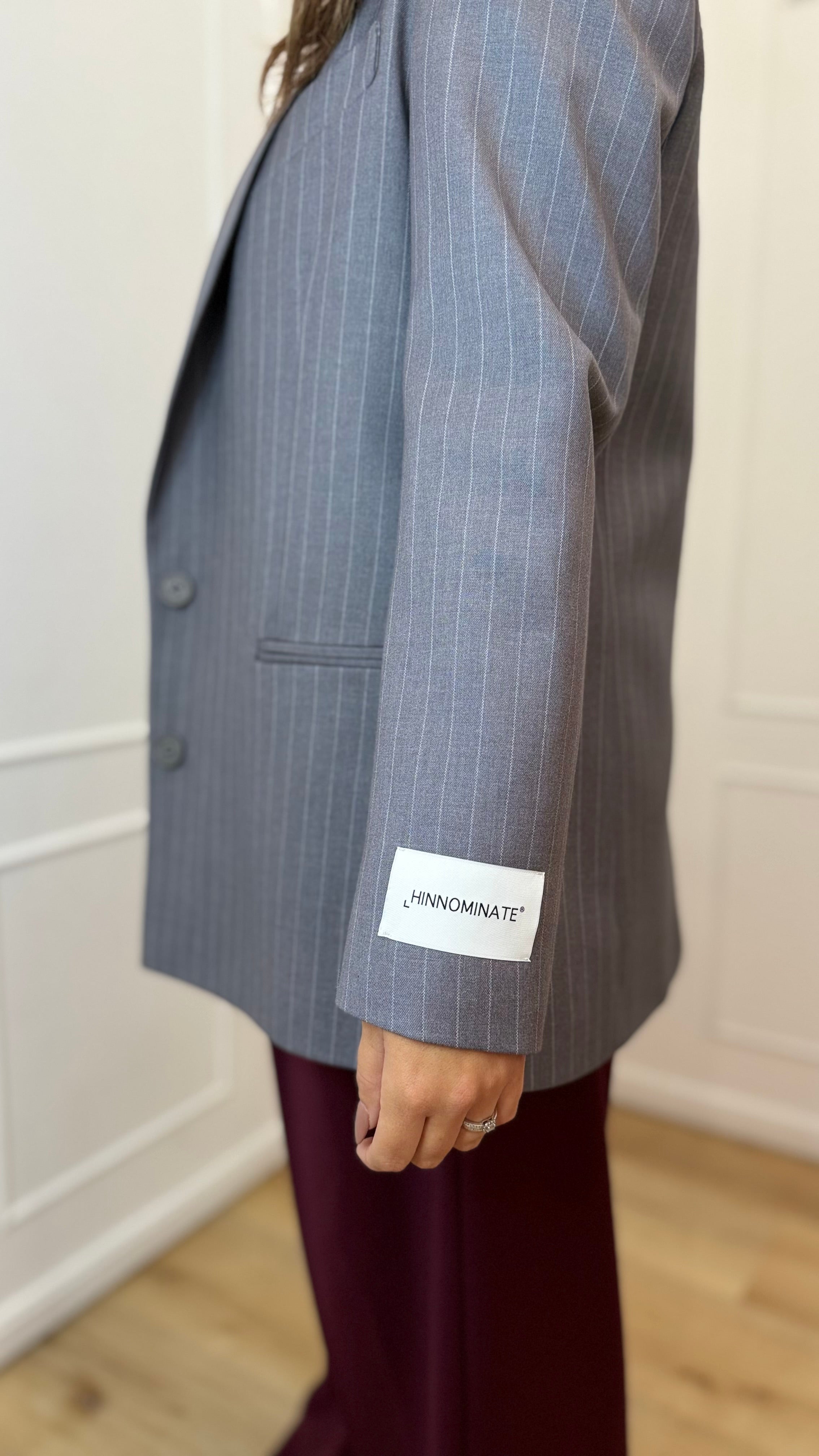 Giacca Gessata Con Spalline Hinnominate