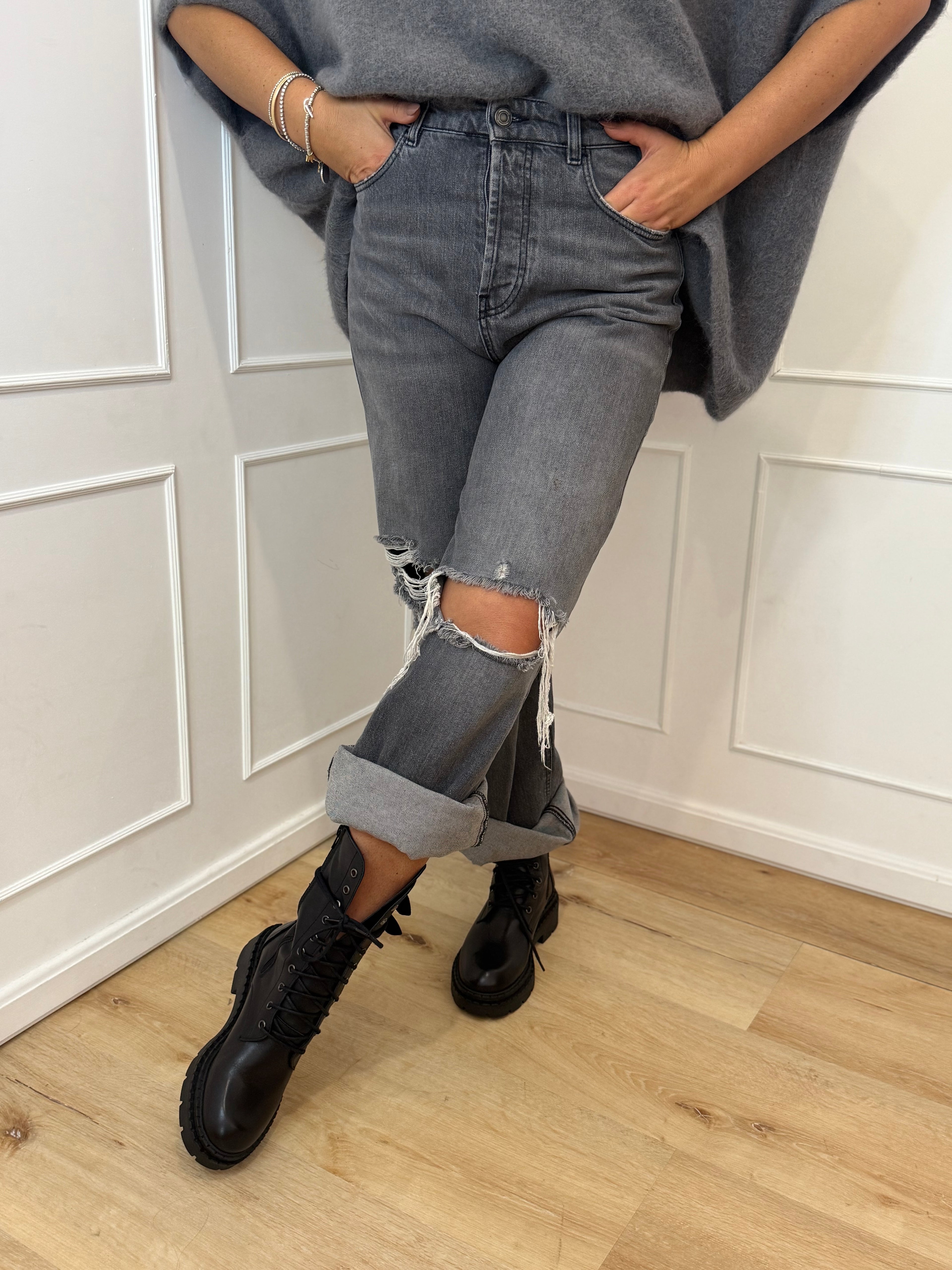 Jeans a palazzo con rotture  Hinnominate