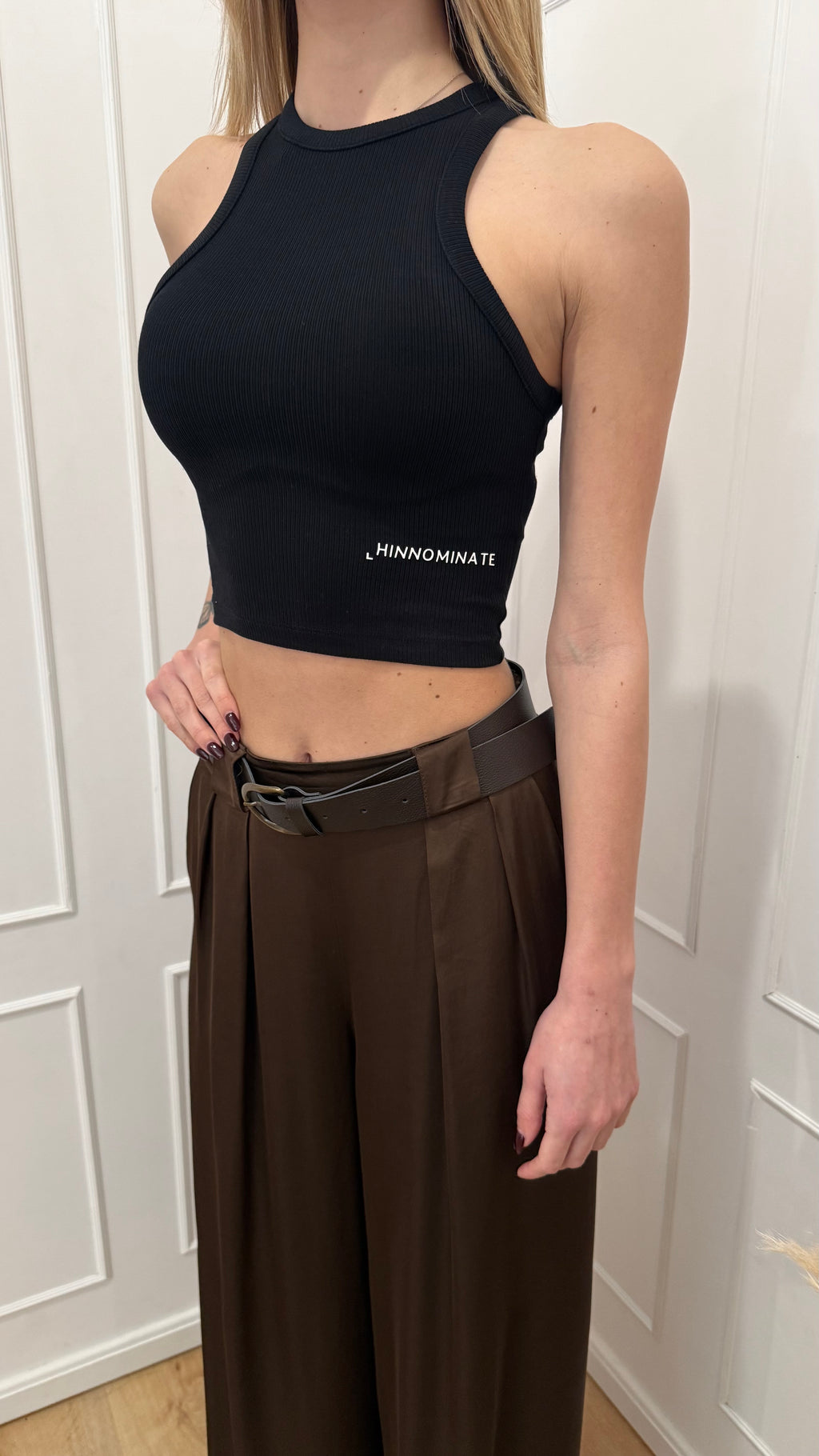 Crop top nero Hinnominate