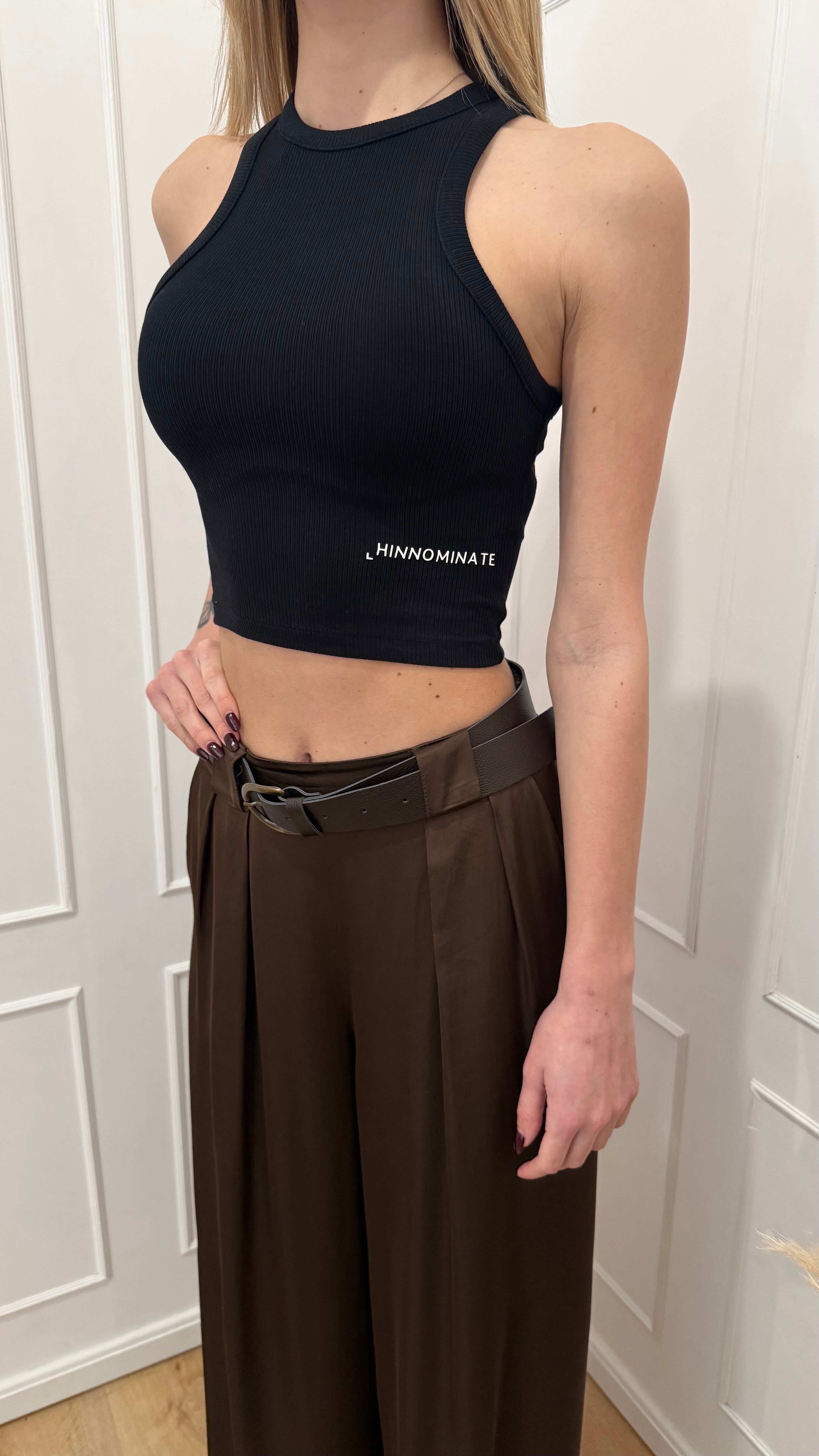 Crop top nero Hinnominate