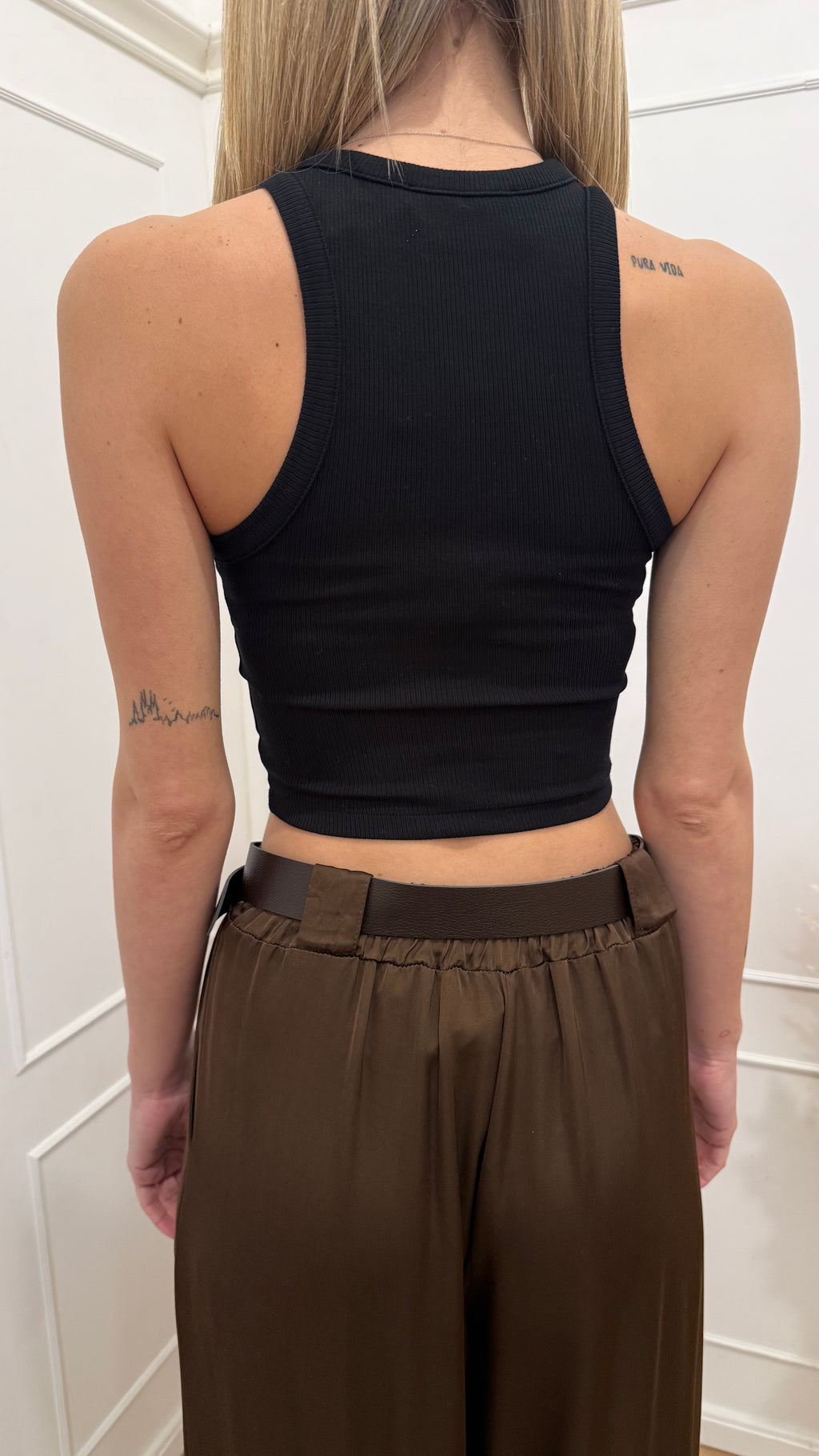 Crop top nero Hinnominate