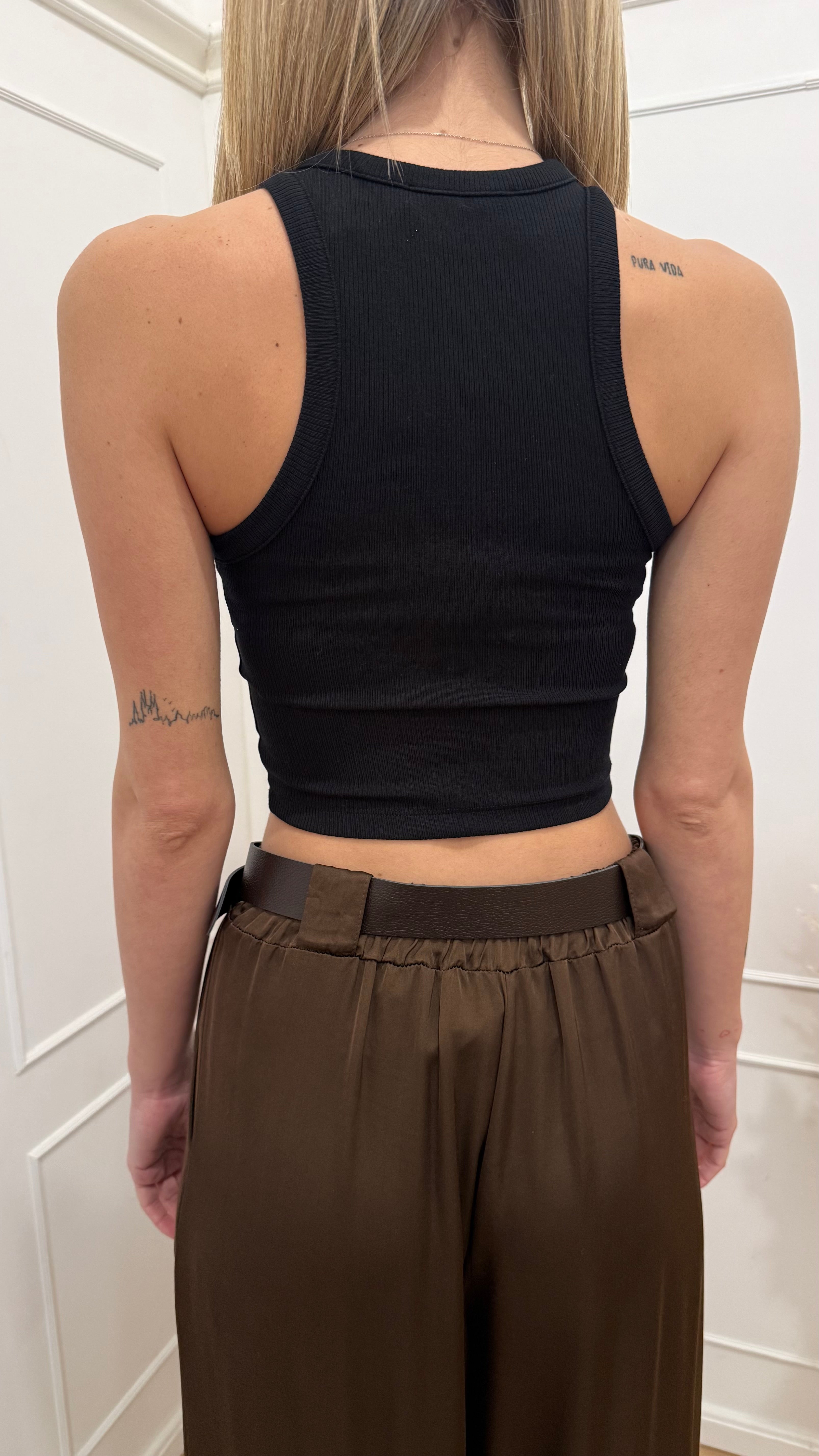 Crop top nero Hinnominate