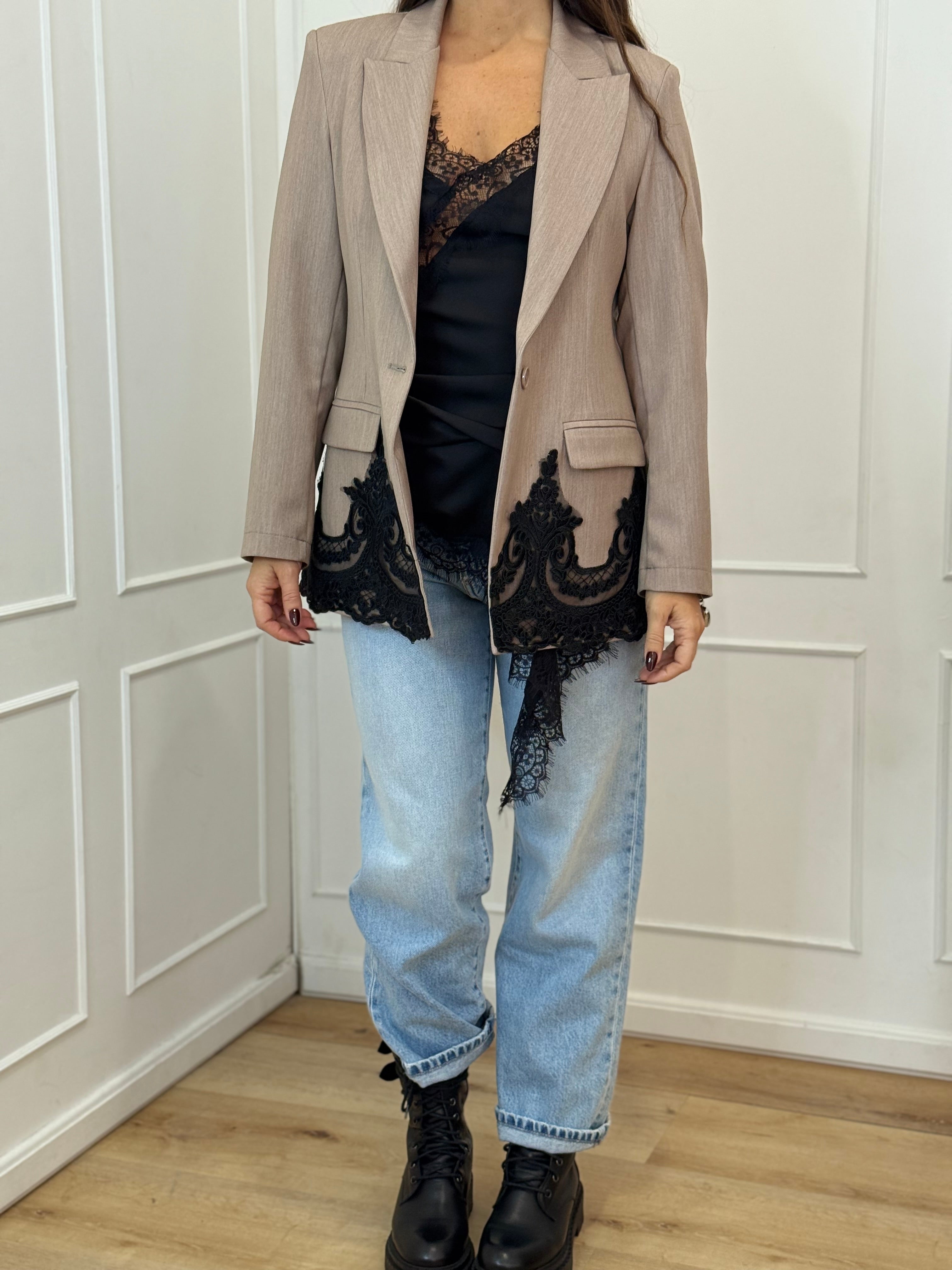 Giacca con pizzo fondo kontatto