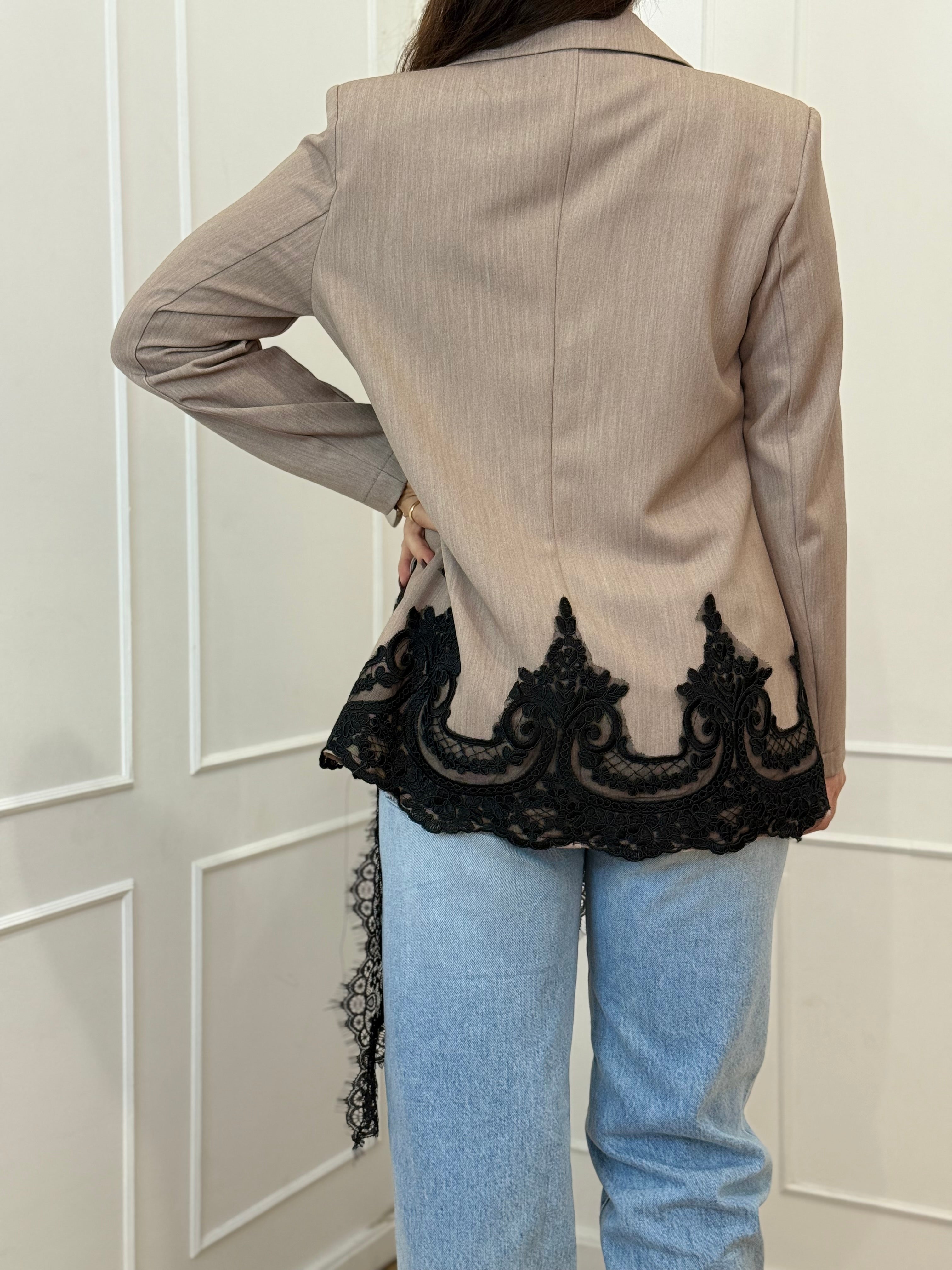 Giacca con pizzo fondo kontatto