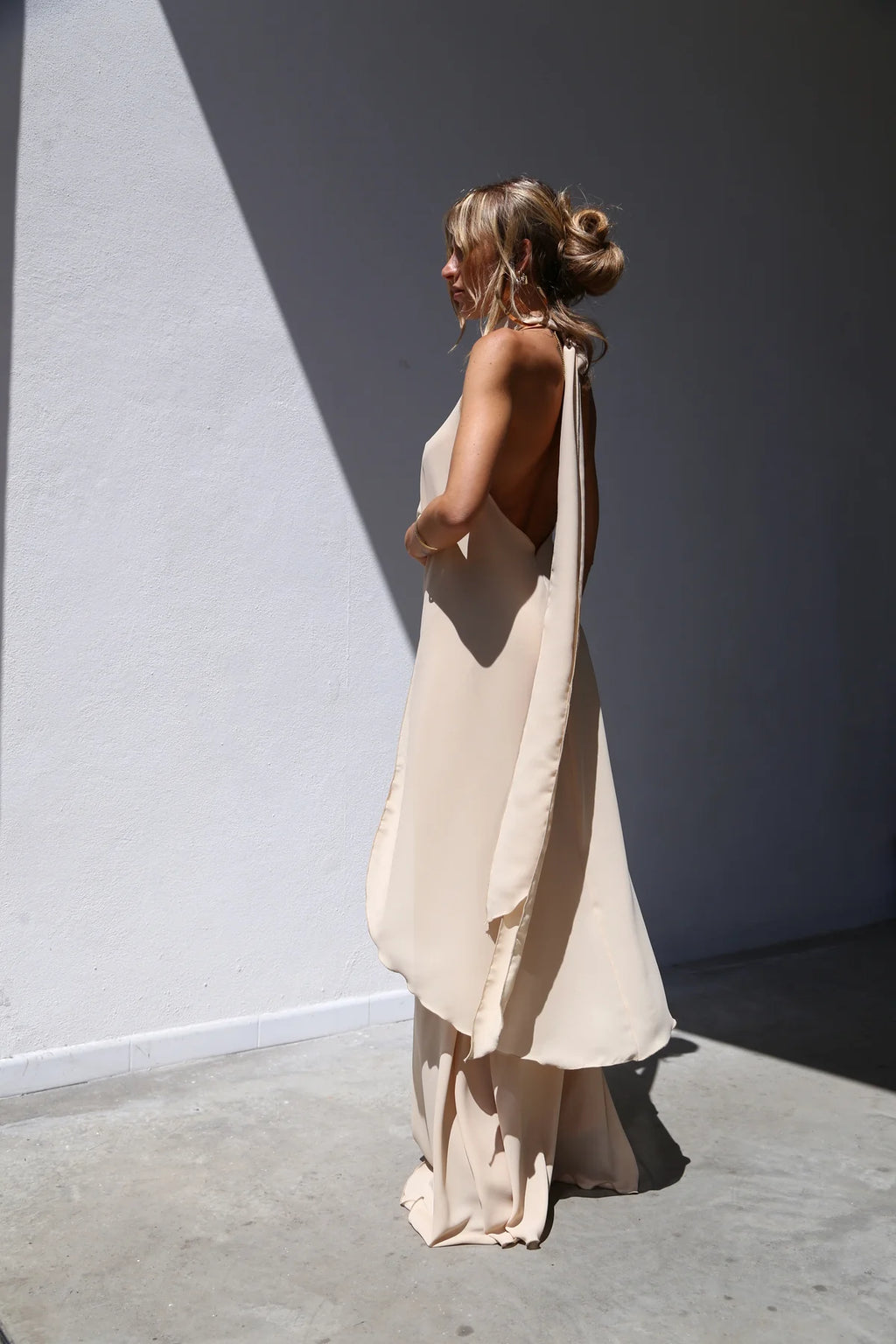 TOP ASIMMETRICO LEGATO AL COLLO VOILLE BEIGE